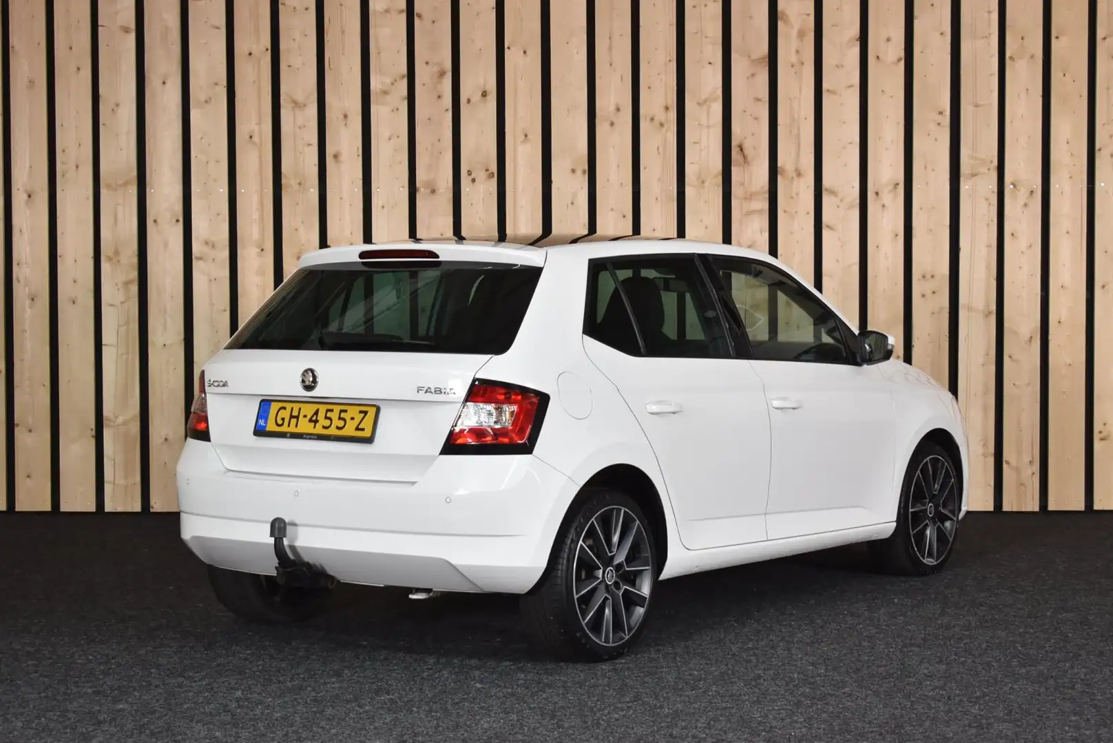 Skoda Fabia 1.2 TSI First Ed. Amb. 1e eig. Trekhaak Panoramada Wit - 2