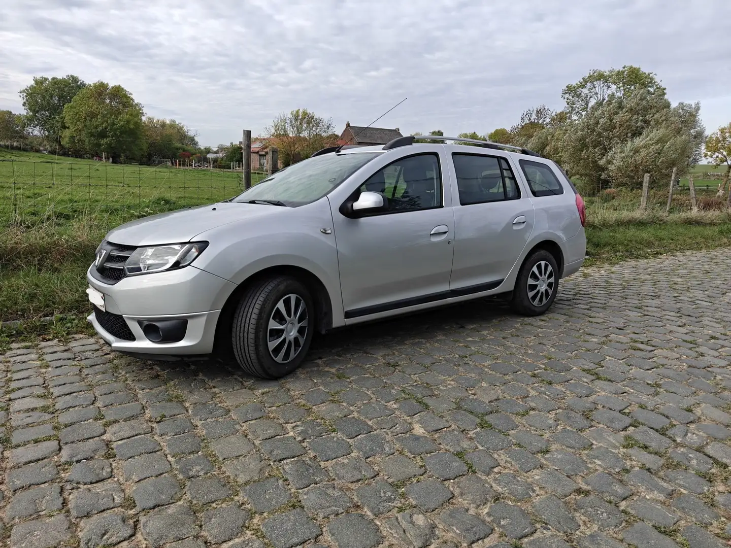 Dacia Logan Logan MCV TCe 90 Laureate Stříbrná - 2