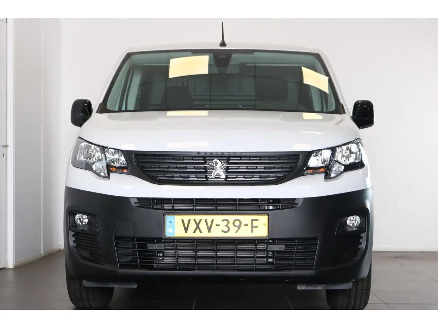 Peugeot Partner EV 50 kWh 136 pk L1 136 Navi by app | PDC achter | Wit - 2
