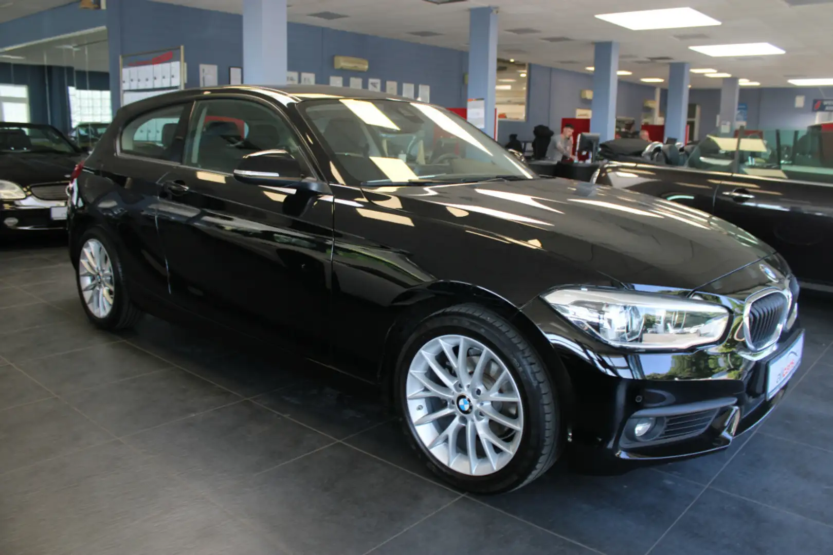 BMW 118 118i Aut. Advantage - LED - Navi - SHZ - Negro - 1
