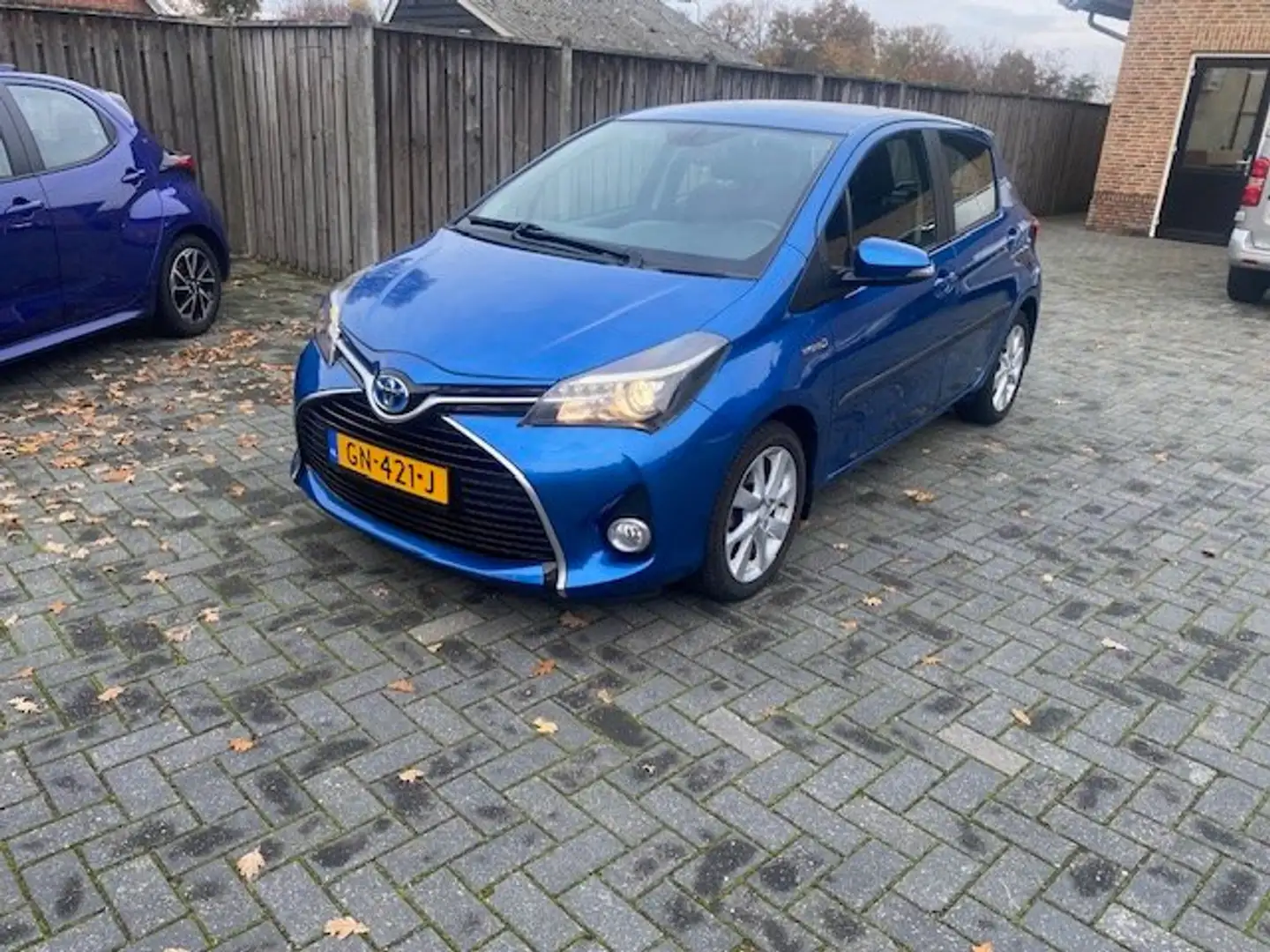 Toyota Yaris 1.5 Hybrid Dynamic KEYLESS HALF-LEER NL-AUTO NAP Blauw - 1
