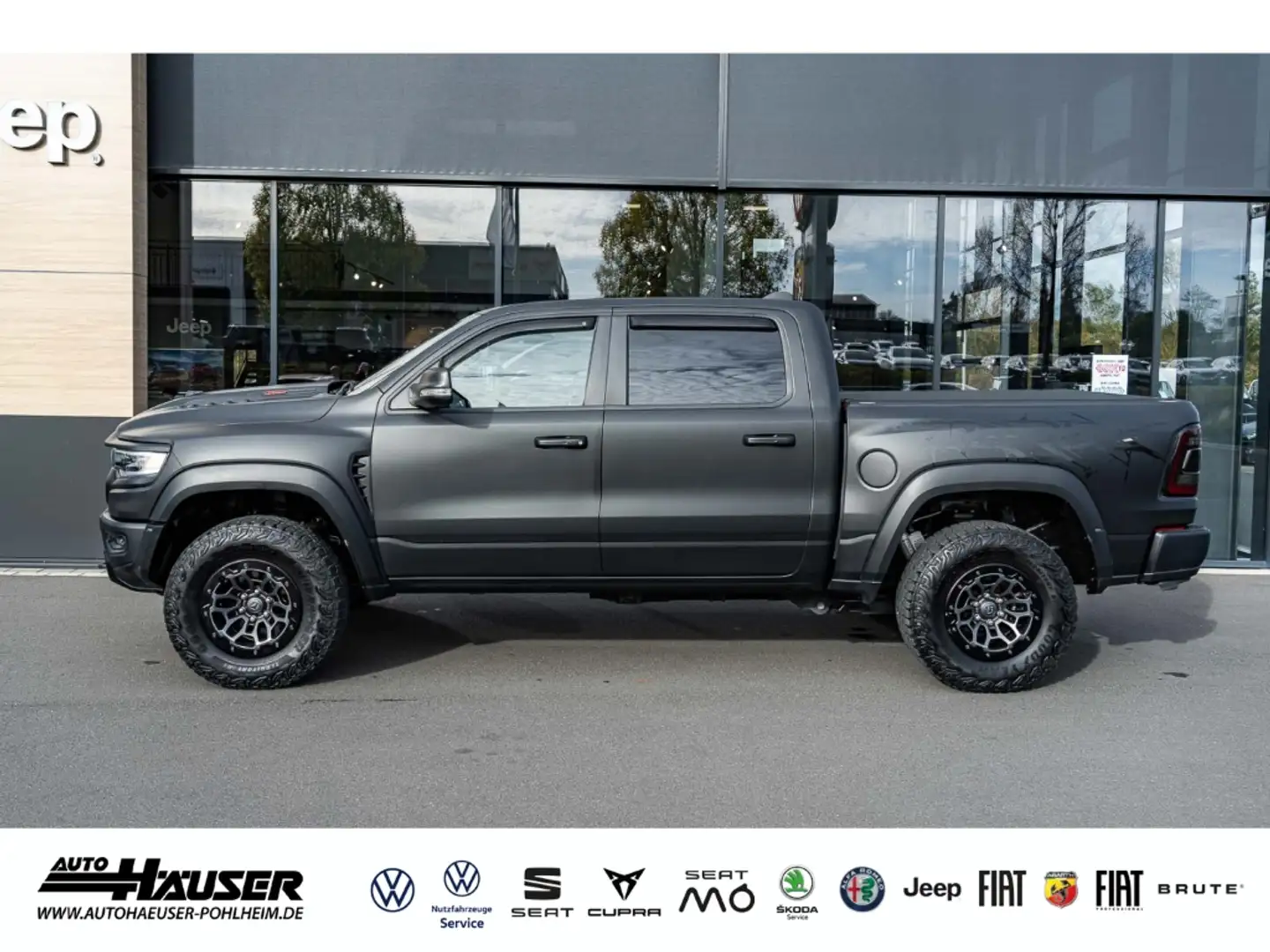 Dodge RAM 1500 TRX 4x4 6.2 HEMI Supercharged SCHWARZ-MATT FO Zwart - 2
