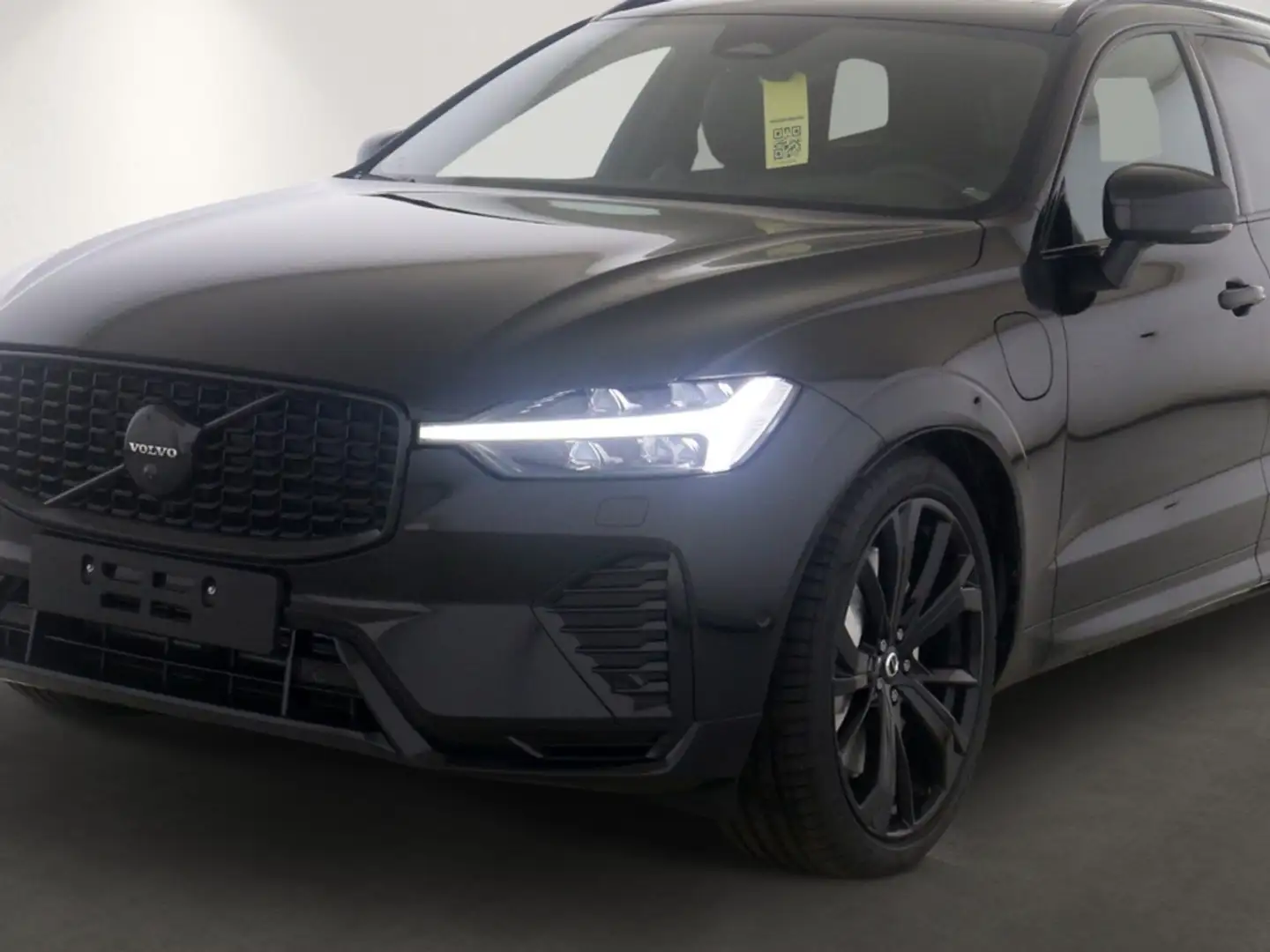 Volvo XC60 T8 Plus Black Edition Recharge Plug-In Hybrid AWD Schwarz - 2