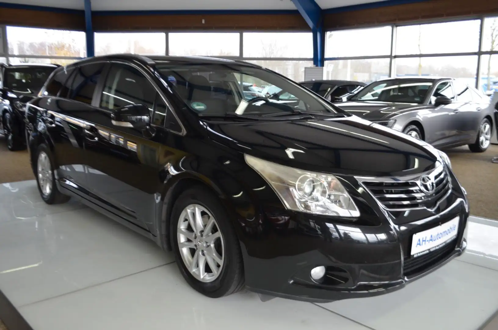 Toyota Avensis Kombi Edition AUTOMATIK / NAVI / R-KAM Schwarz - 2