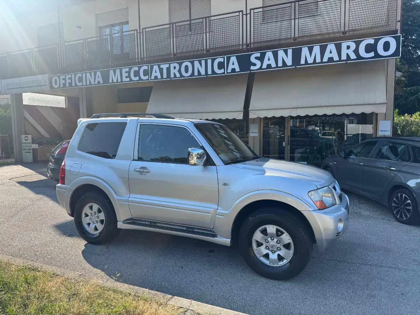 Mitsubishi Pajero 3.2 16V DI-D 3p. GLS2 #GANCIOTRAINO Gris - 1