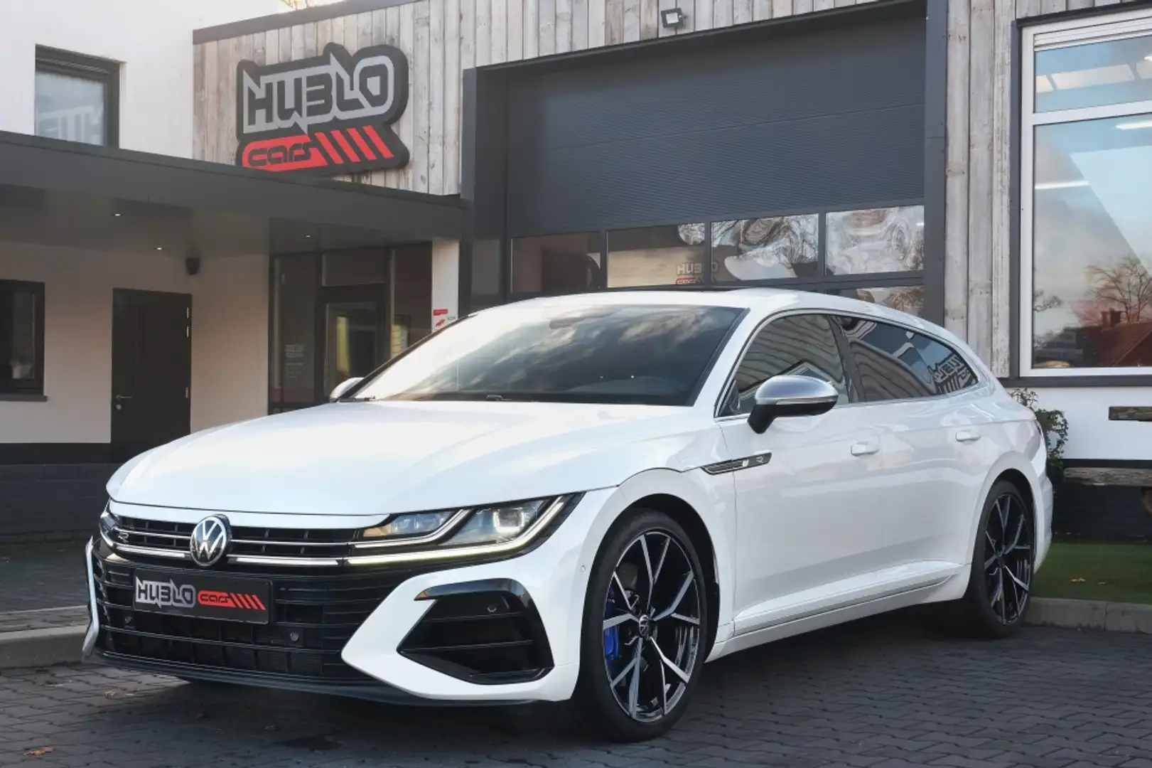Volkswagen Arteon Shooting Brake R 2.0 TSI 4MOTION 320pk DSG7 Pano 3 Blanc - 1
