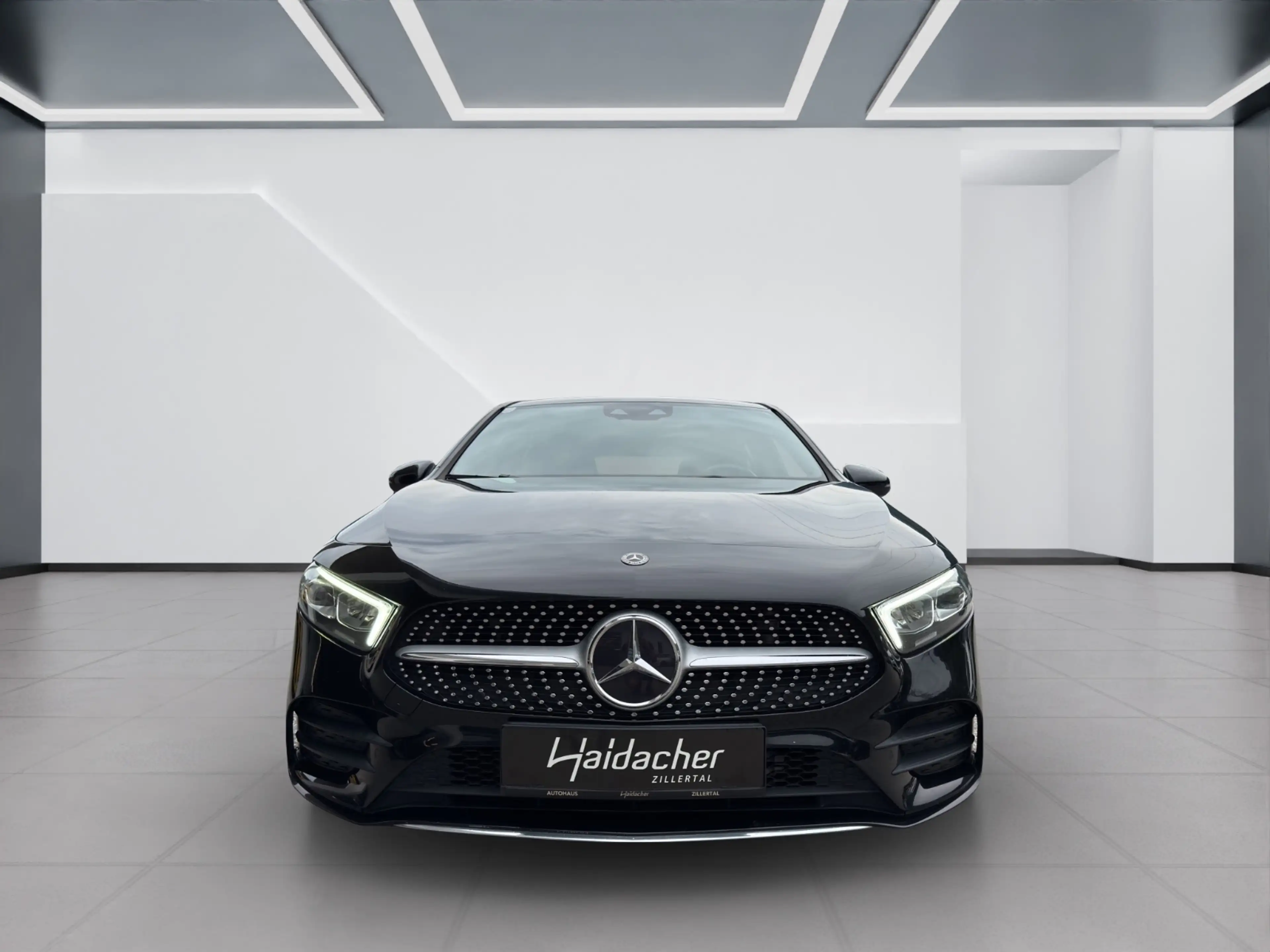 Mercedes-Benz A 200 d AMG Line PTS Shz LED Distr Ambi AMG MBUX — photo 3