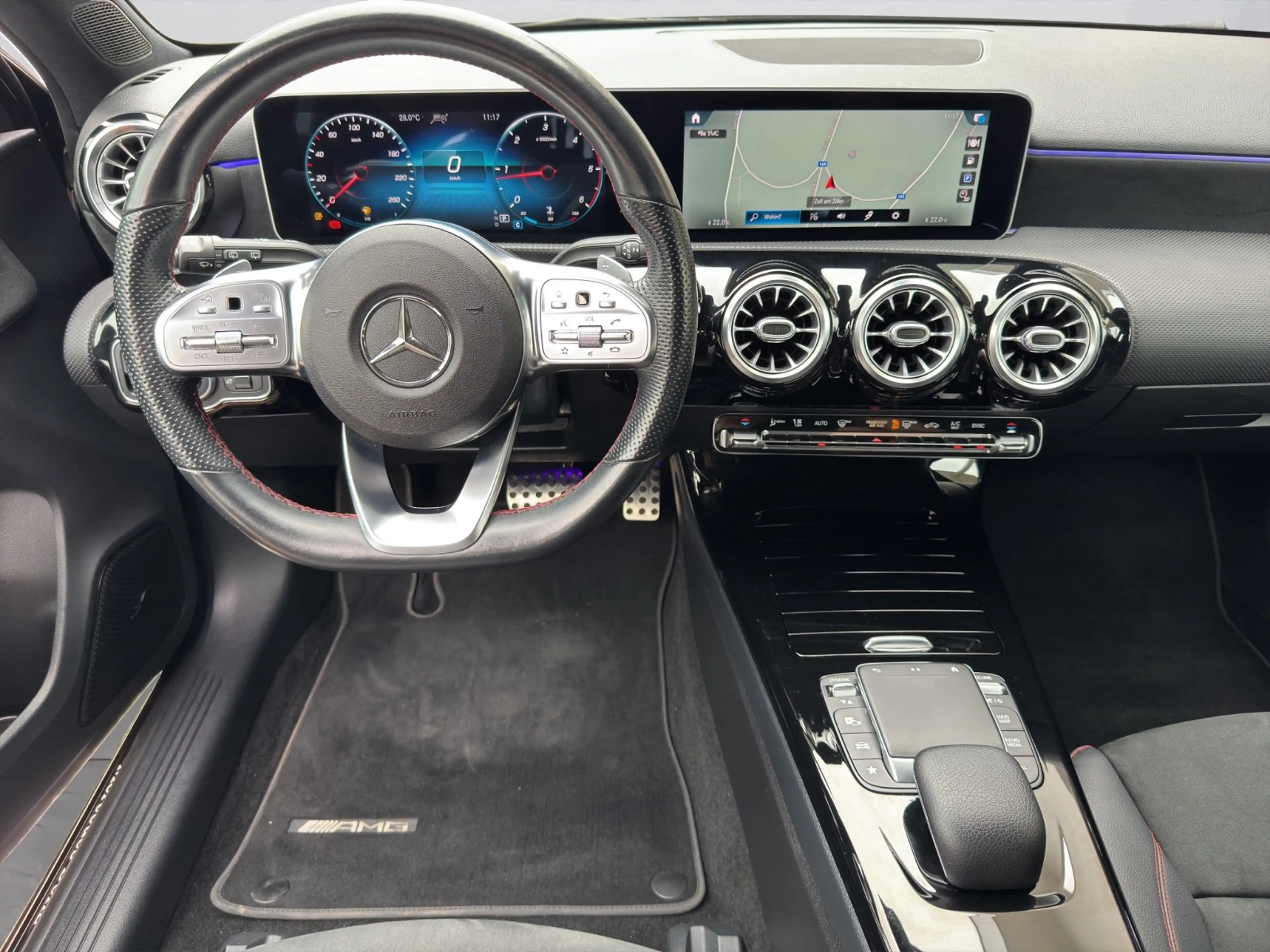 Mercedes-Benz A 200 d AMG Line PTS Shz LED Distr Ambi AMG MBUX — photo 11