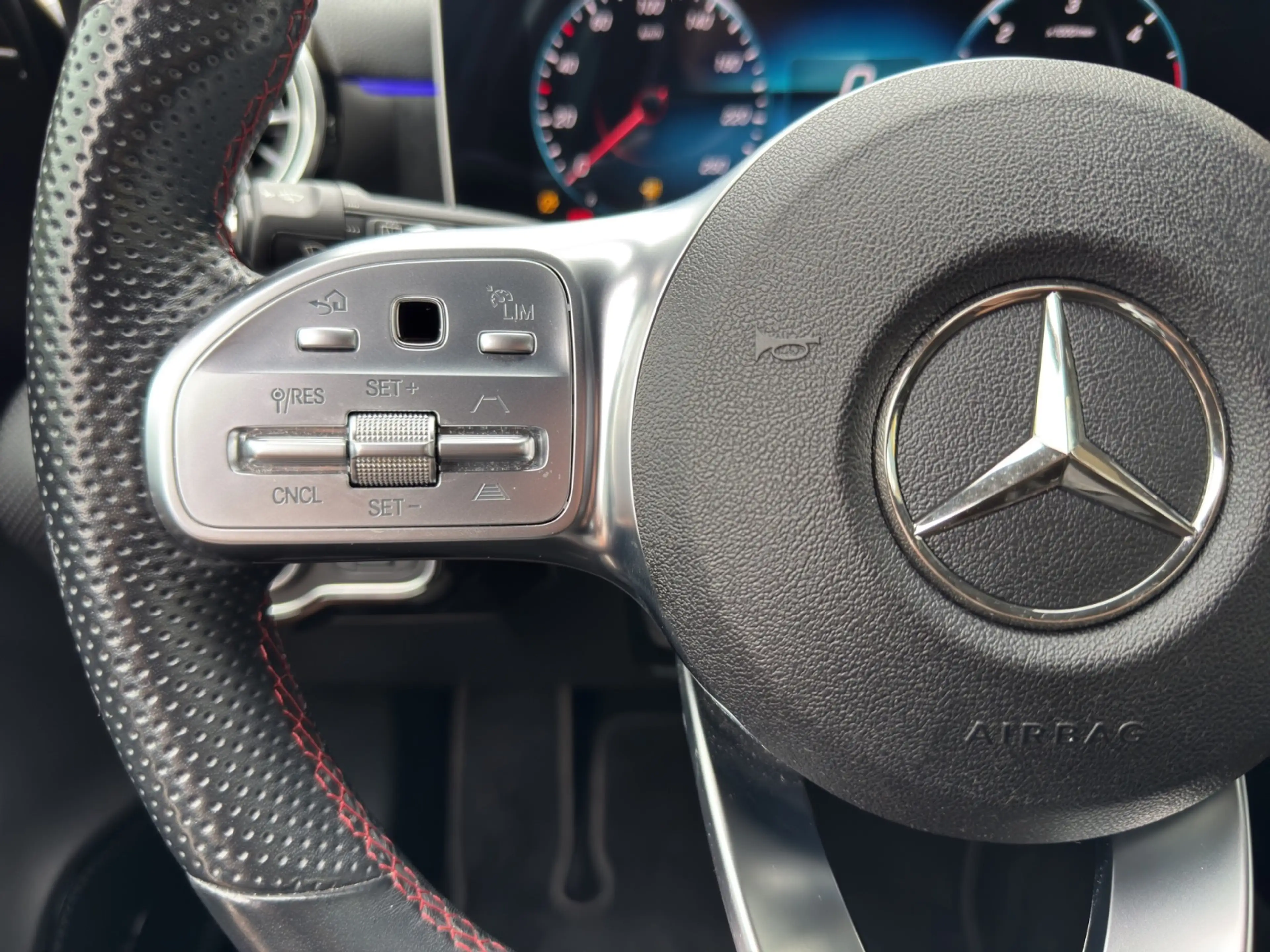 Mercedes-Benz A 200 d AMG Line PTS Shz LED Distr Ambi AMG MBUX — photo 13