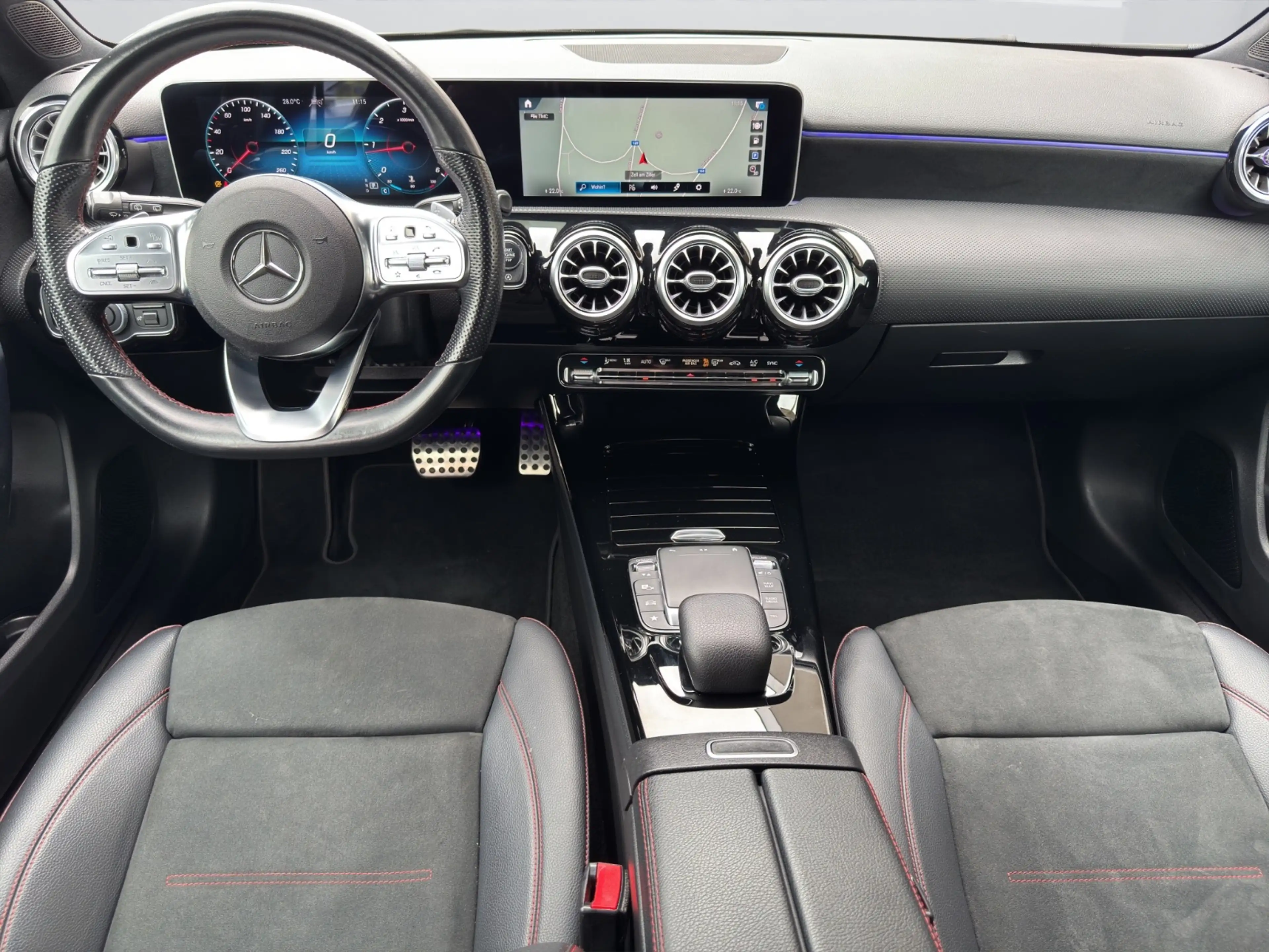 Mercedes-Benz A 200 d AMG Line PTS Shz LED Distr Ambi AMG MBUX — photo 10