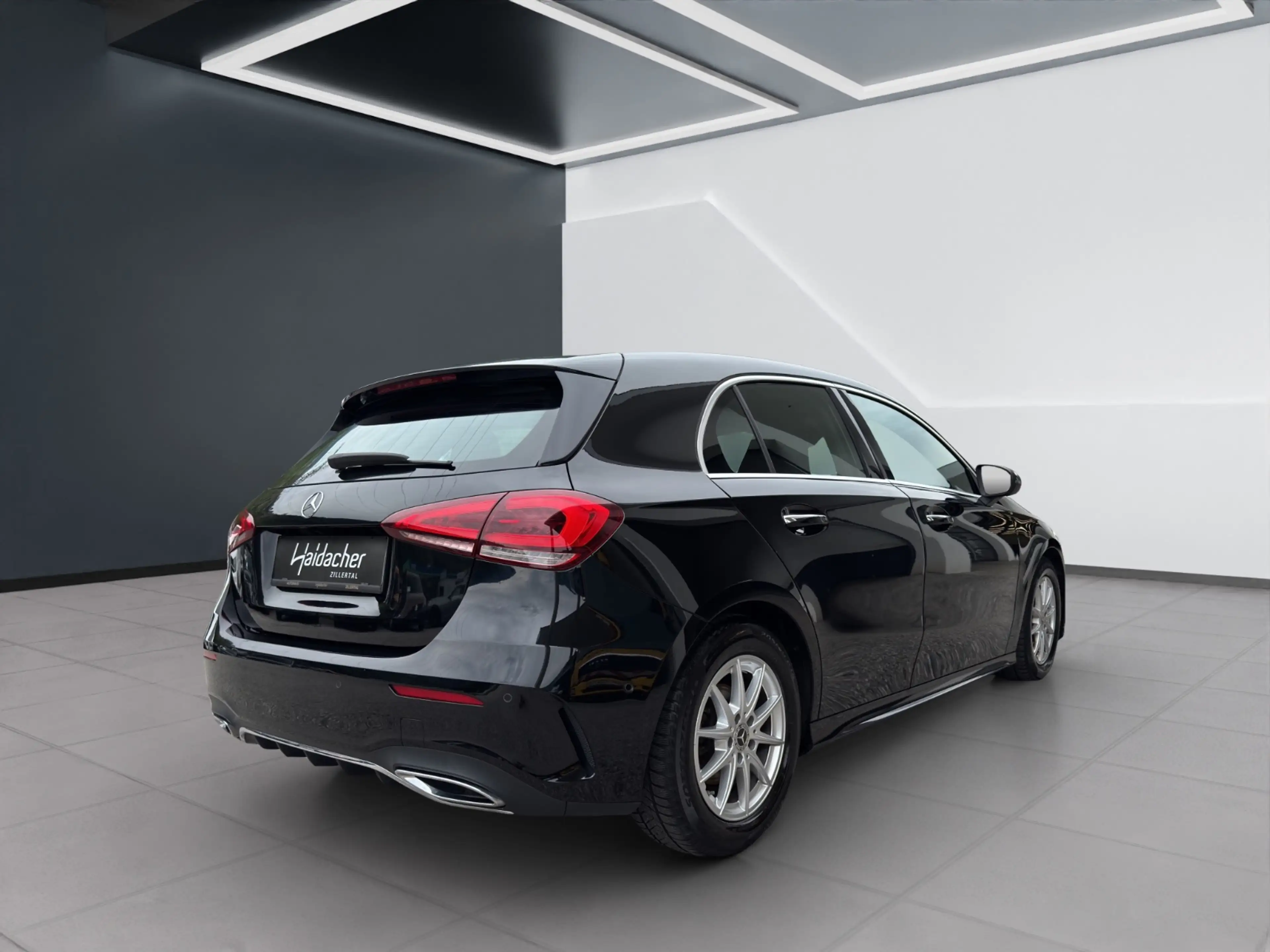 Mercedes-Benz A 200 d AMG Line PTS Shz LED Distr Ambi AMG MBUX — photo 7