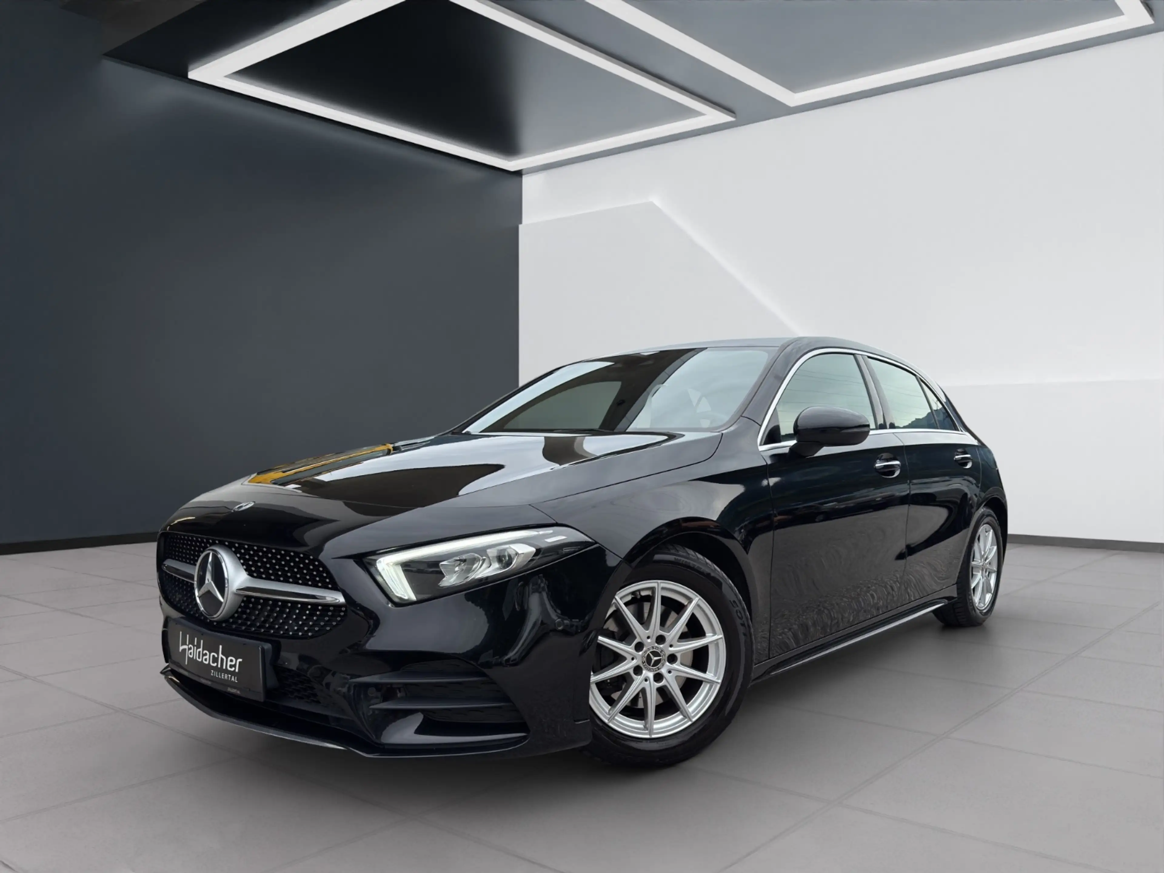 Mercedes-Benz A 200 d AMG Line PTS Shz LED Distr Ambi AMG MBUX — photo 2