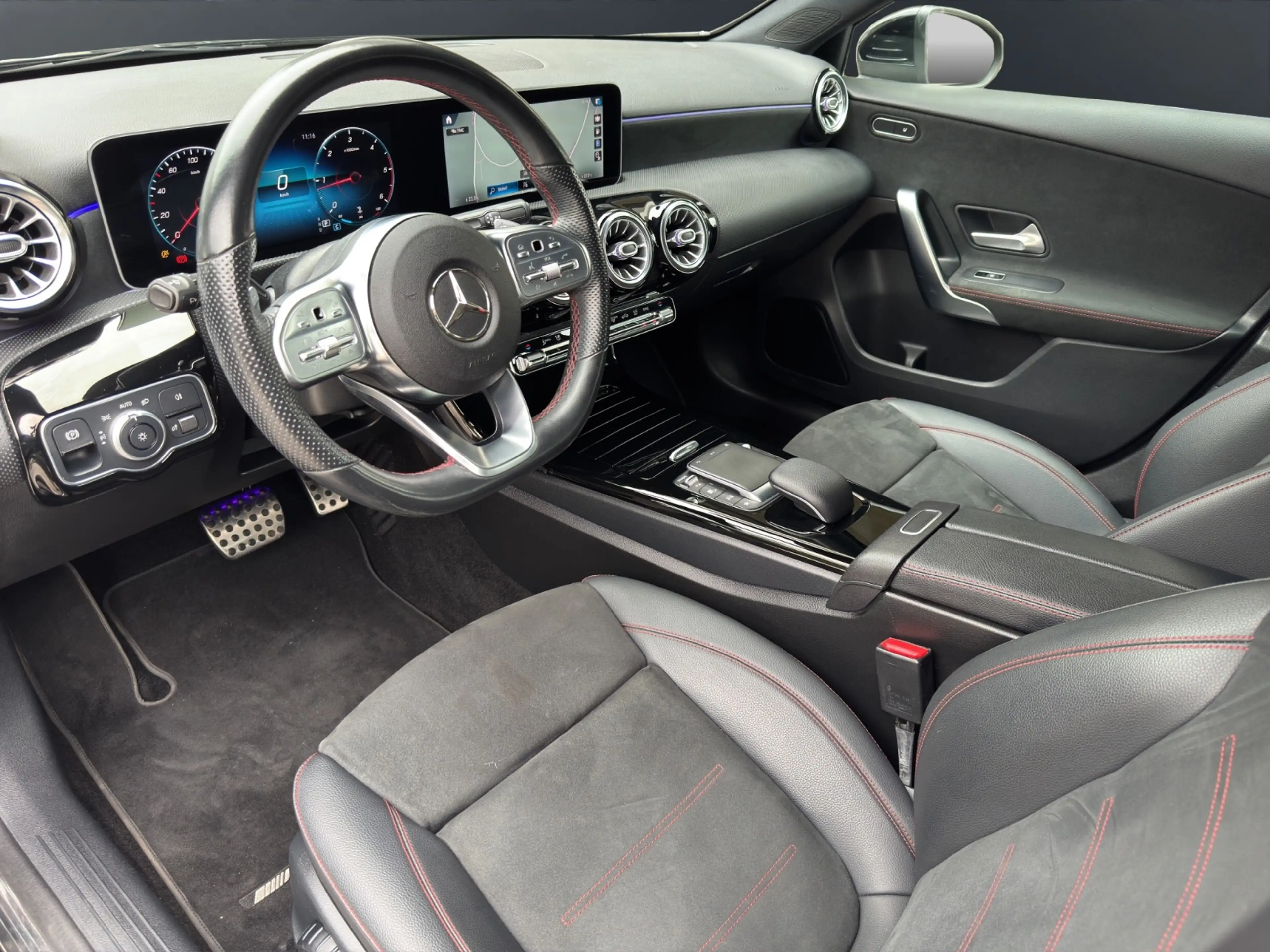 Mercedes-Benz A 200 d AMG Line PTS Shz LED Distr Ambi AMG MBUX — photo 8