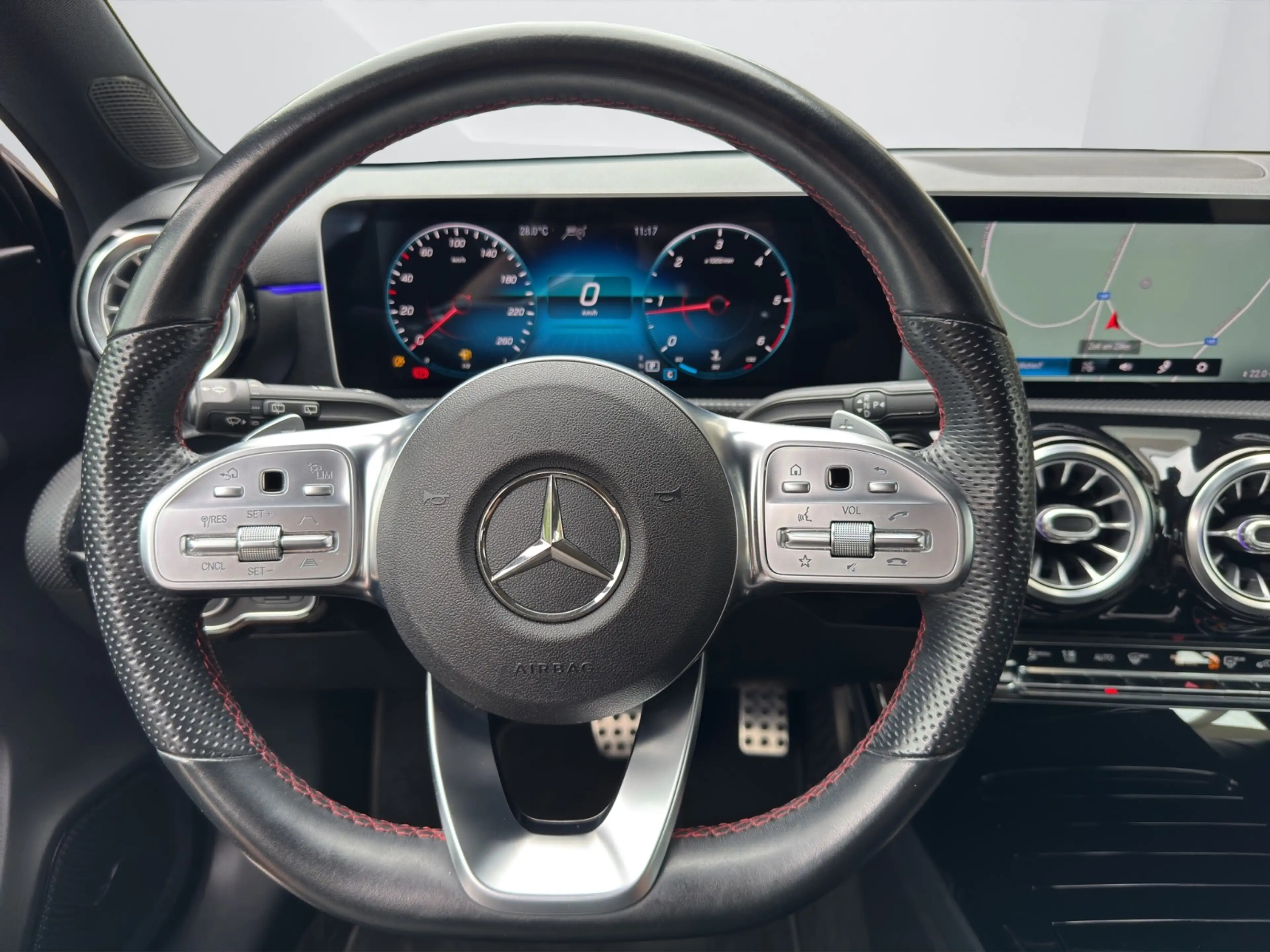 Mercedes-Benz A 200 d AMG Line PTS Shz LED Distr Ambi AMG MBUX — photo 12