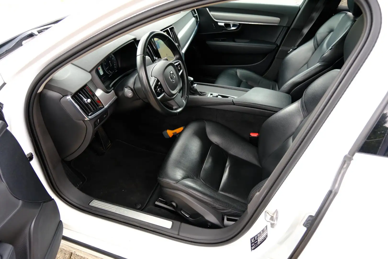 Volvo S90 2.0 T5 254pk Momentum Aut. Leder|Navi|BLIS|Apple C Wit - 2
