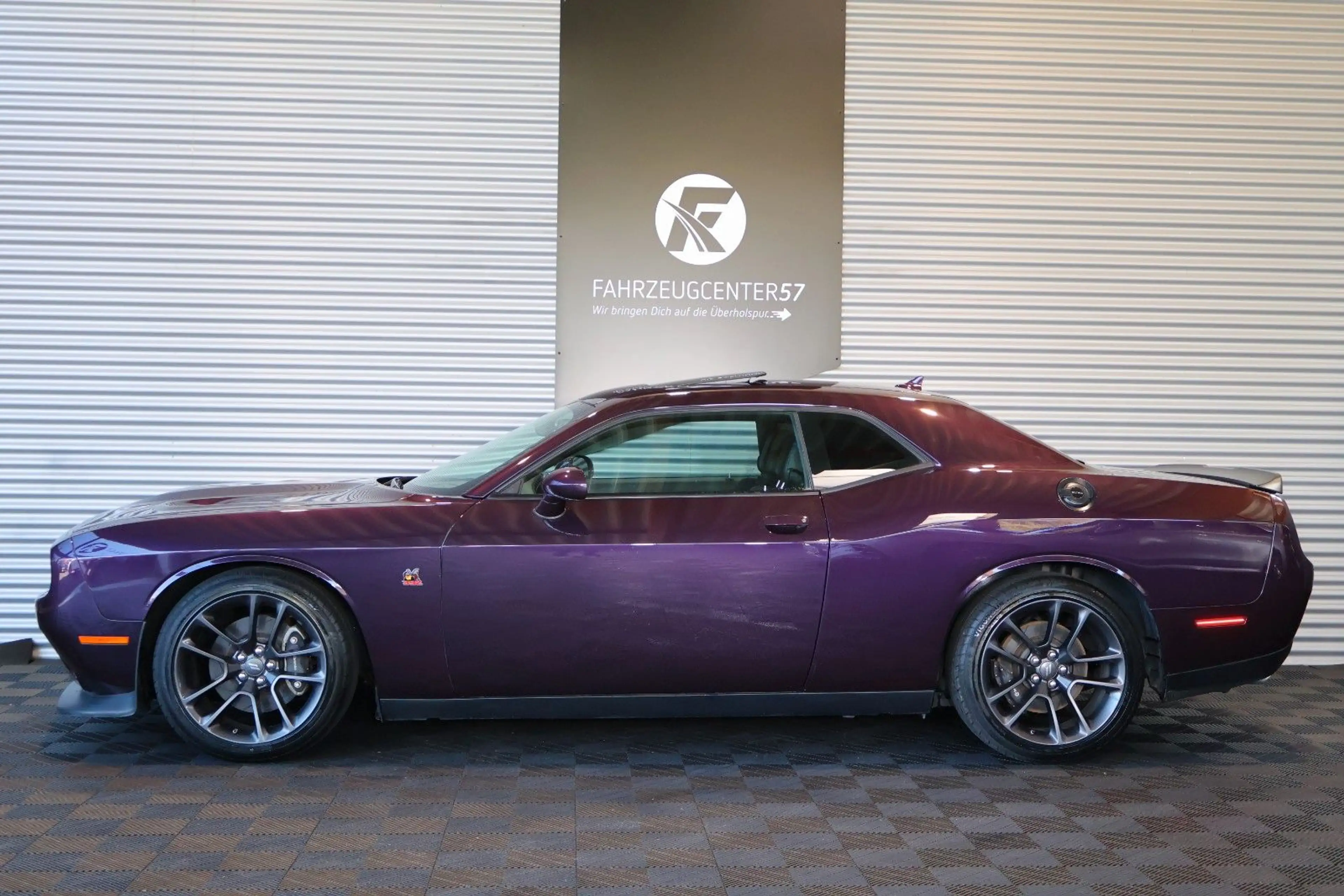 Dodge Challenger SRT Scat Pack 6.4L/ALPINE/CARPLAY/RFK — photo 2