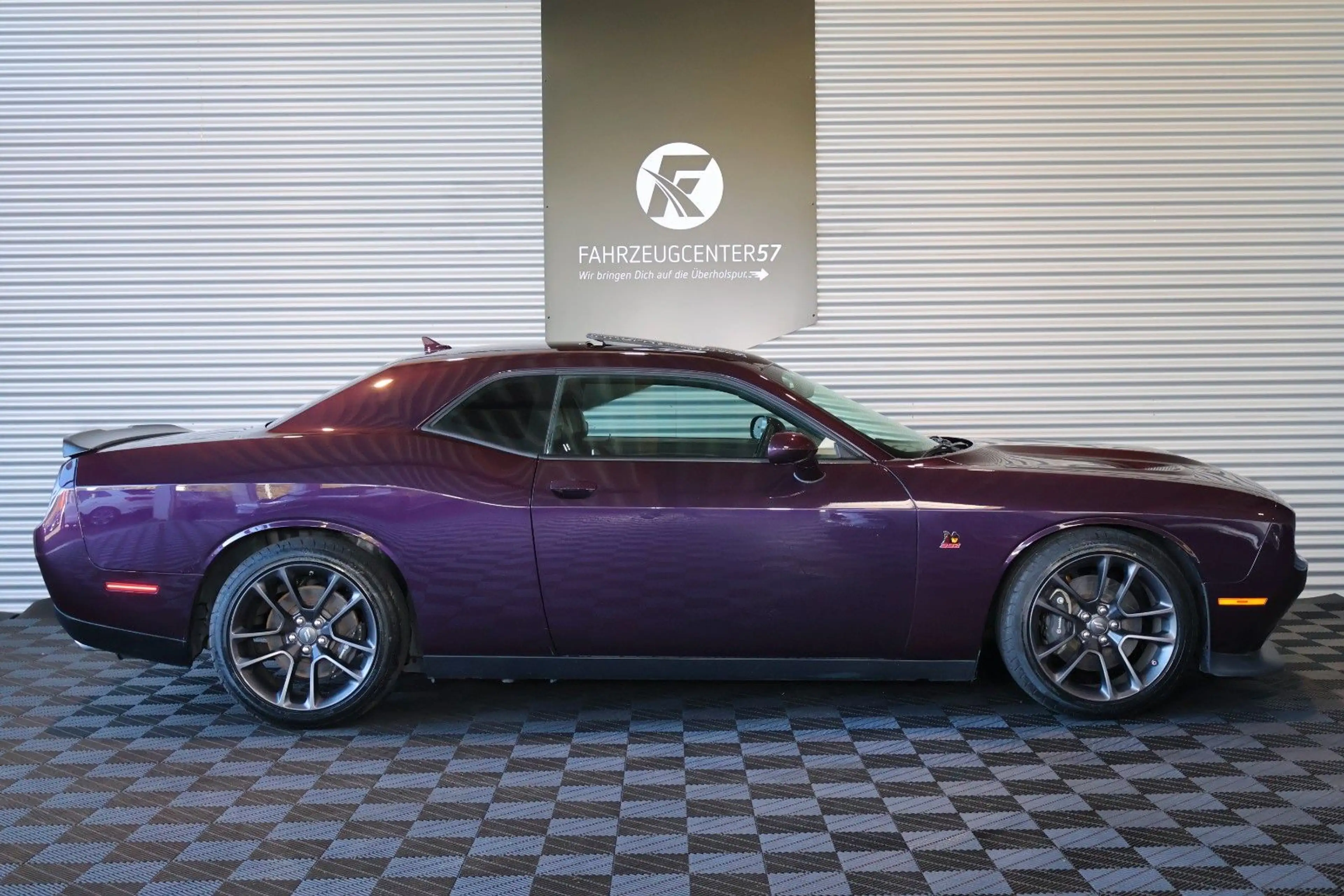 Dodge Challenger SRT Scat Pack 6.4L/ALPINE/CARPLAY/RFK — photo 5
