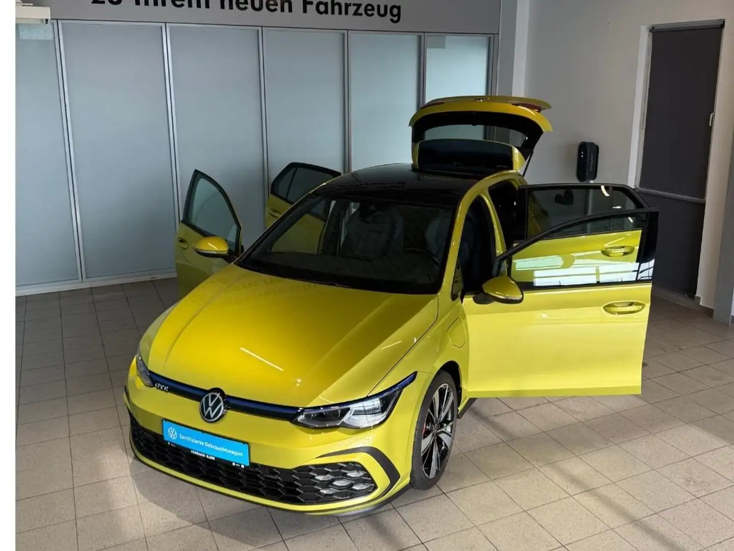 Volkswagen Golf GTE VIII 1.4 TSI eHybrid Pano, LED-Matrix, ACC Amarillo - 2