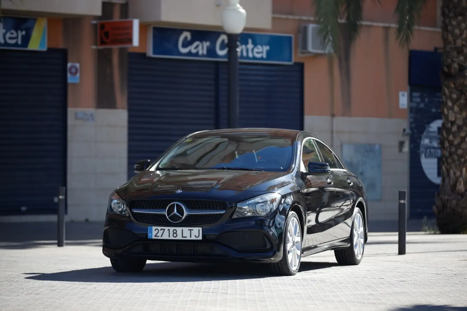 Mercedes-Benz CLA 200 200d 7G-DCT Zwart - 2