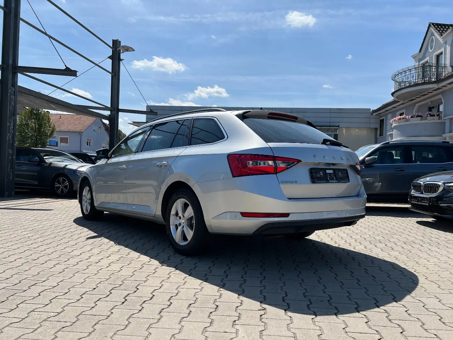 Skoda Superb Combi 2.0 TDI Ambition *LED Navi el.Heck* Silber - 2