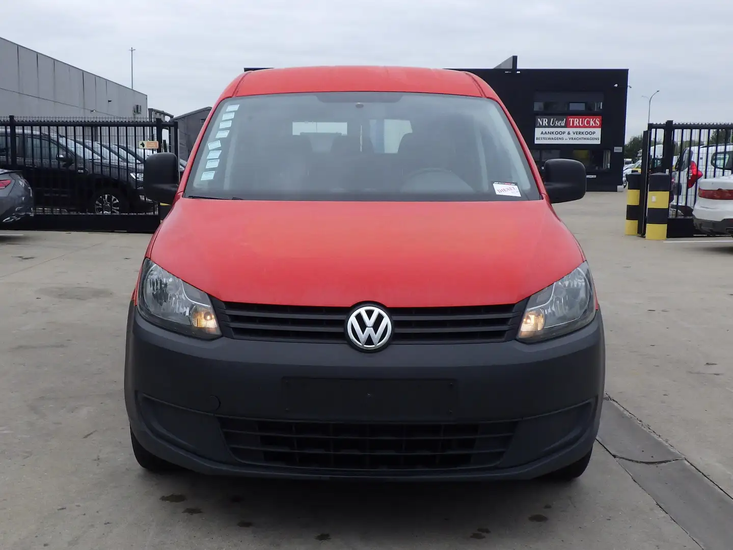 Volkswagen Caddy Maxi (Stock ID 44570) Rojo - 2