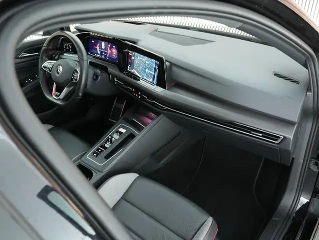 Volkswagen Golf view 3