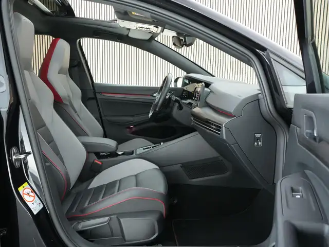 Volkswagen Golf view 4