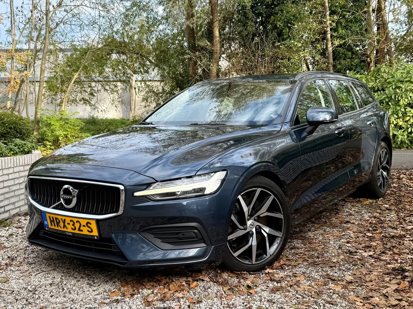 Volvo V60 2.0 T5 Inscription € 491,42 Per maand Blau - 2