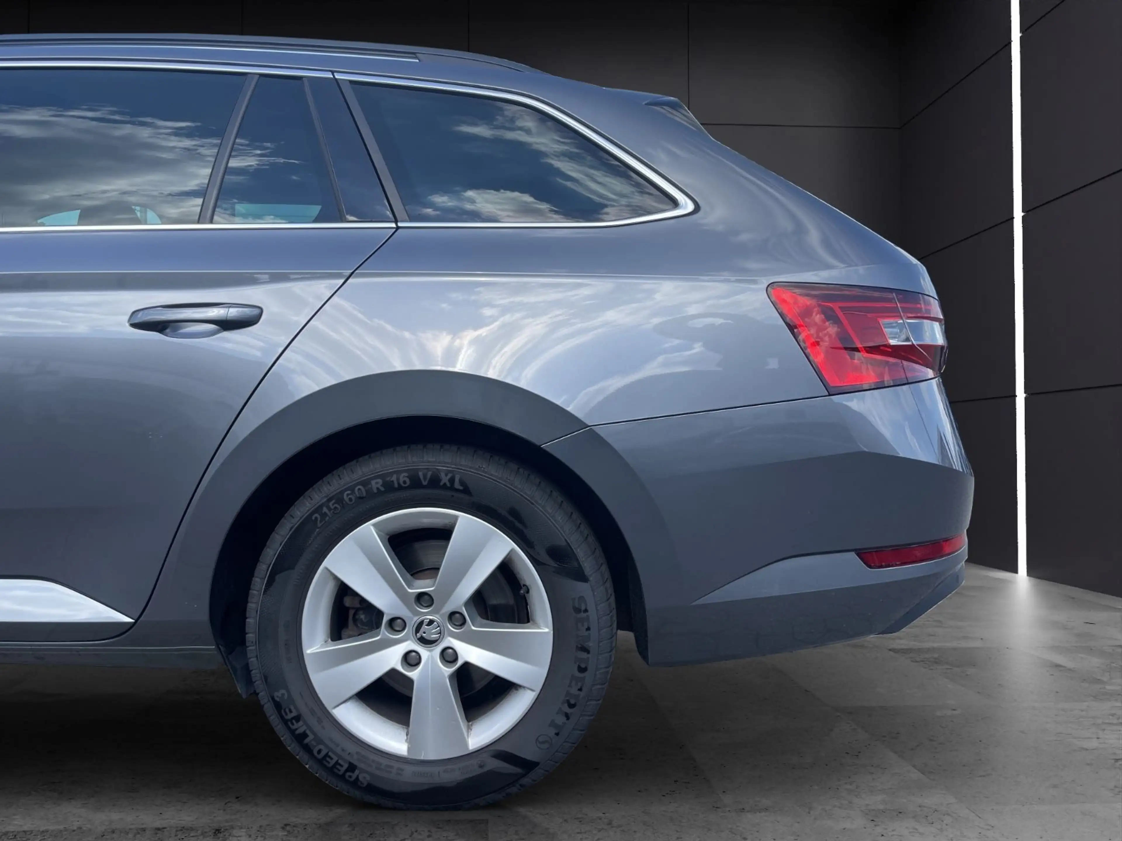 Skoda Superb Combi 2.0TDI*AUTOM.*PDC*NAVI*ACC*1.HAND — photo 11
