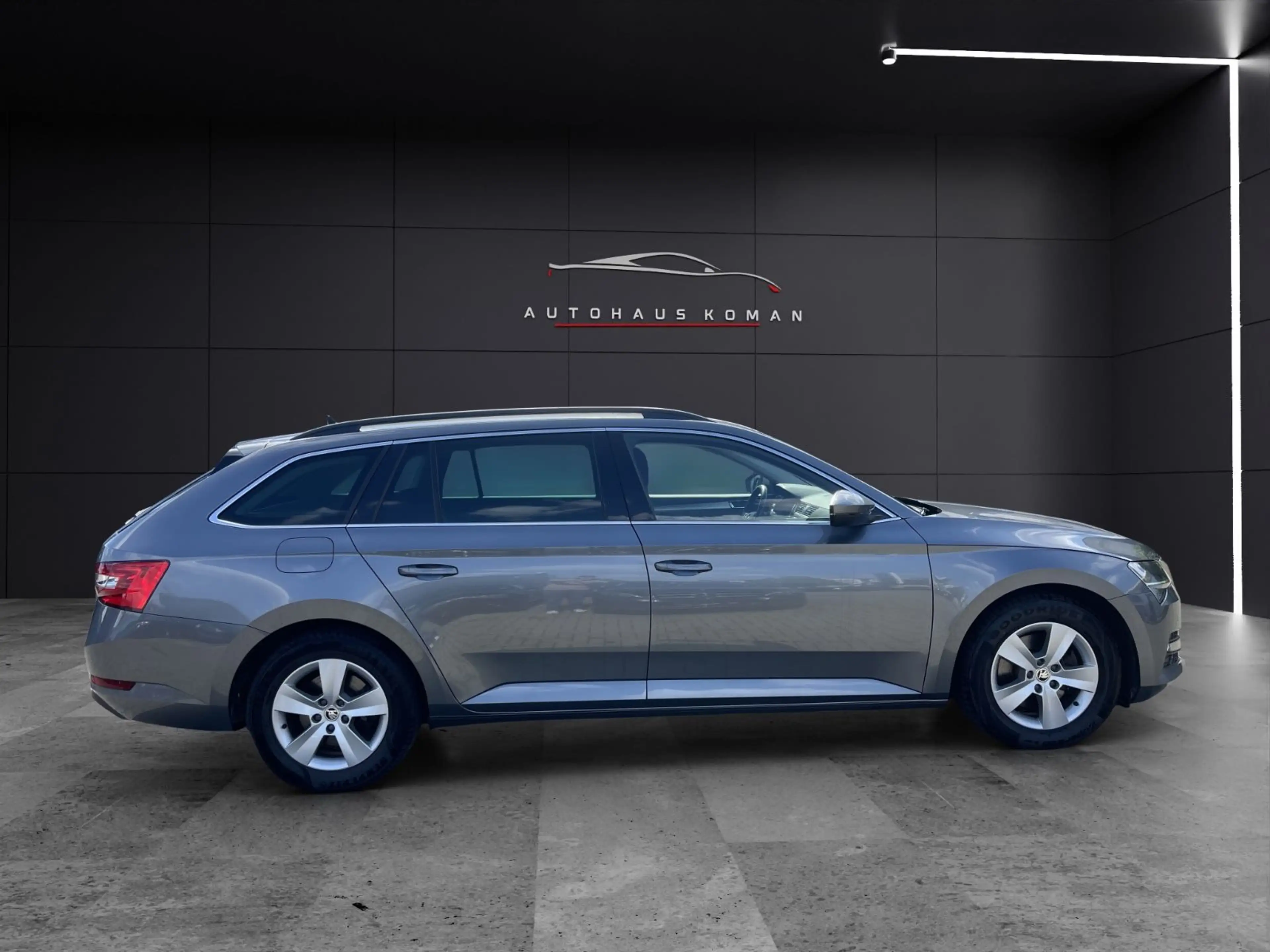 Skoda Superb Combi 2.0TDI*AUTOM.*PDC*NAVI*ACC*1.HAND — photo 5