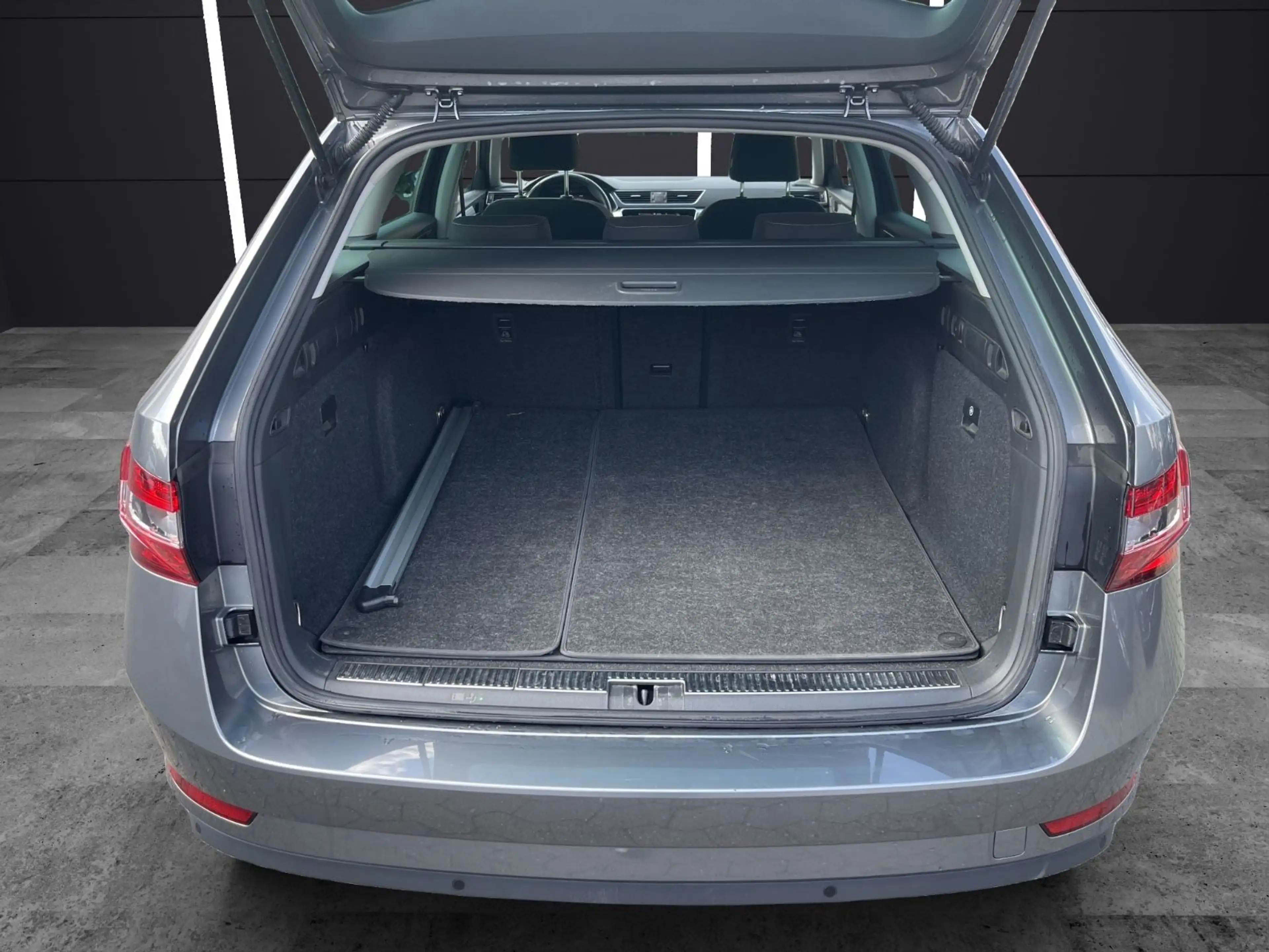 Skoda Superb Combi 2.0TDI*AUTOM.*PDC*NAVI*ACC*1.HAND — photo 9