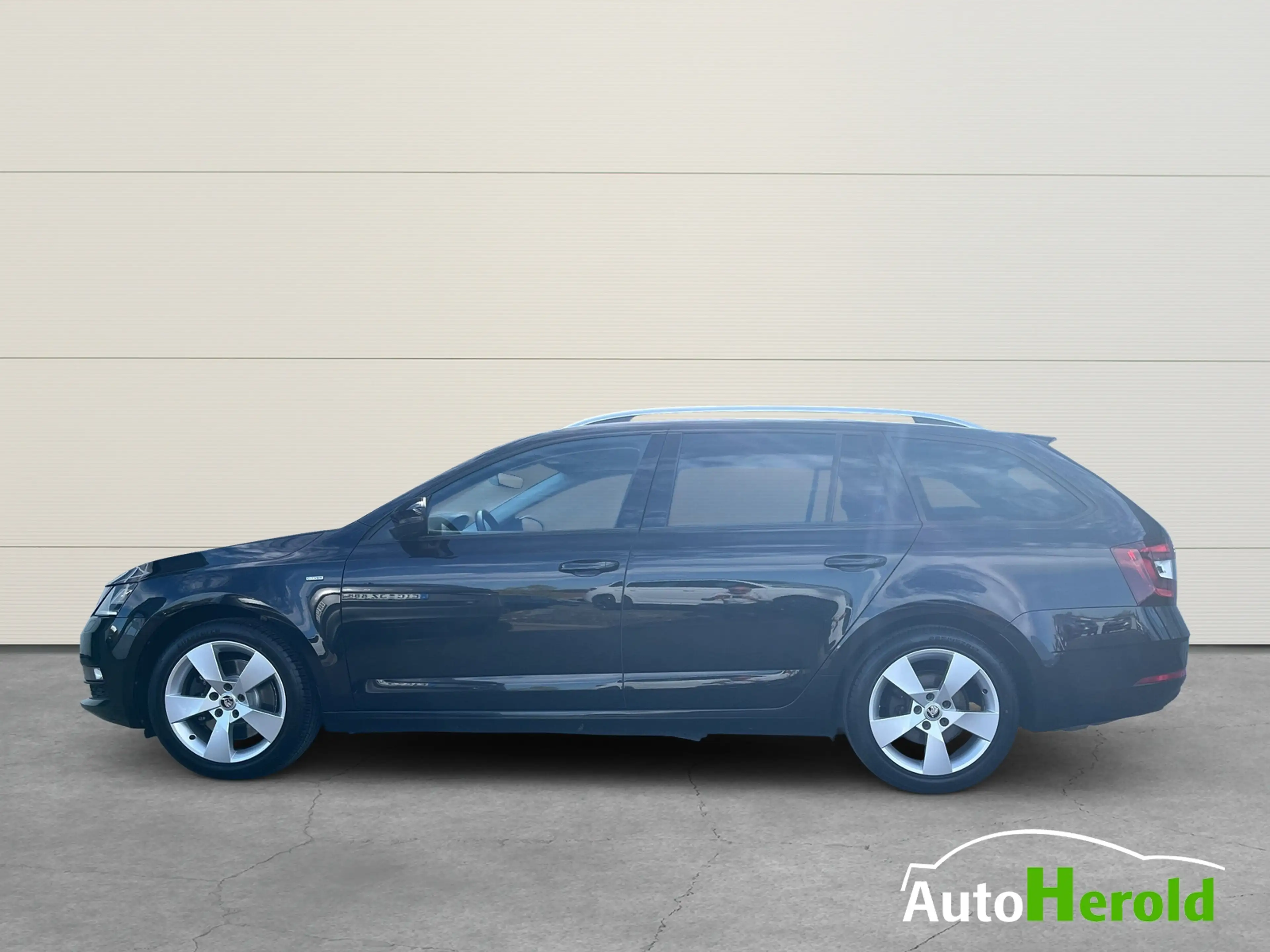 Skoda Octavia Combi 2,0l TSI DSG Clever — photo 5