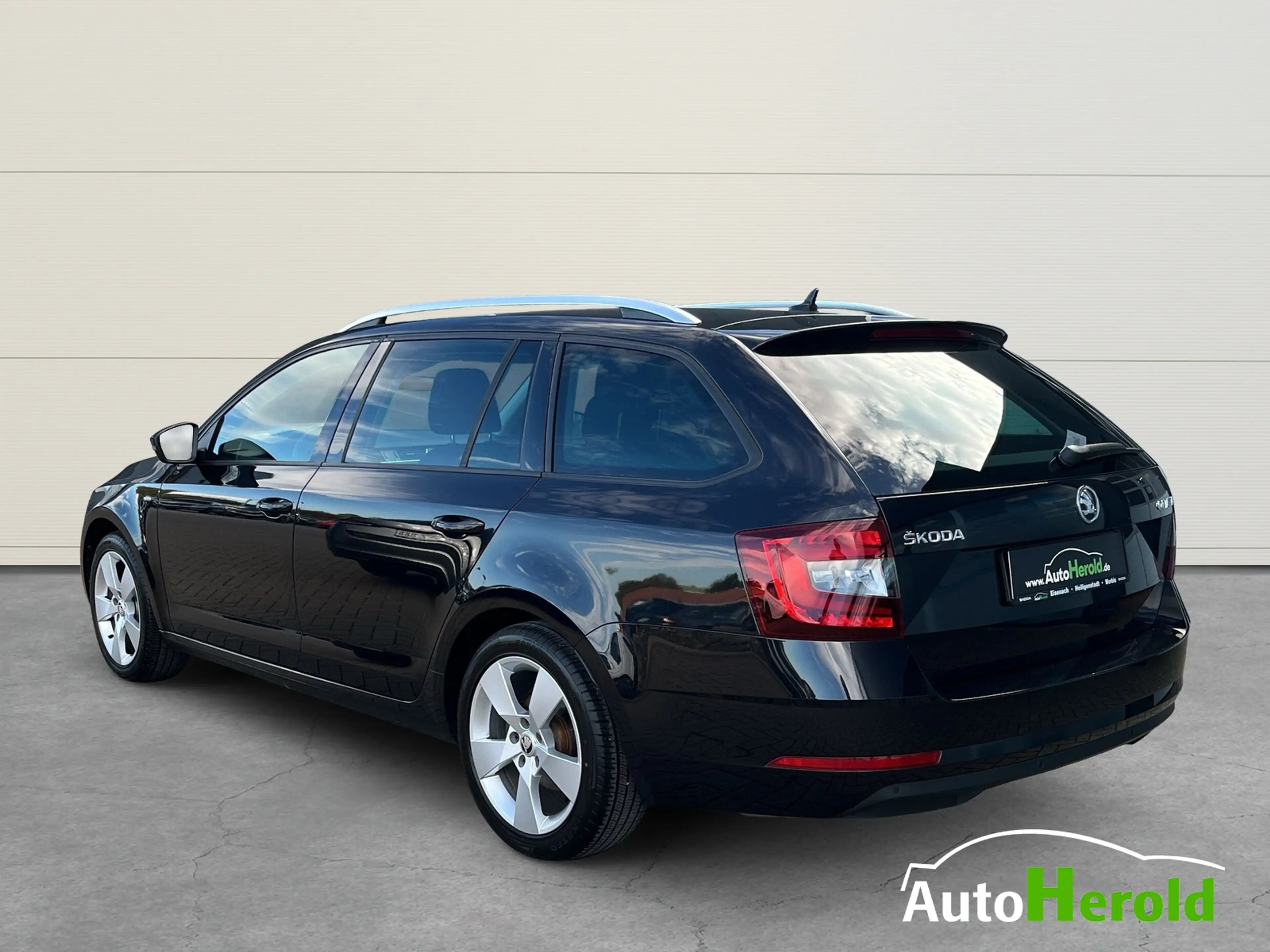 Skoda Octavia Combi 2,0l TSI DSG Clever — photo 6
