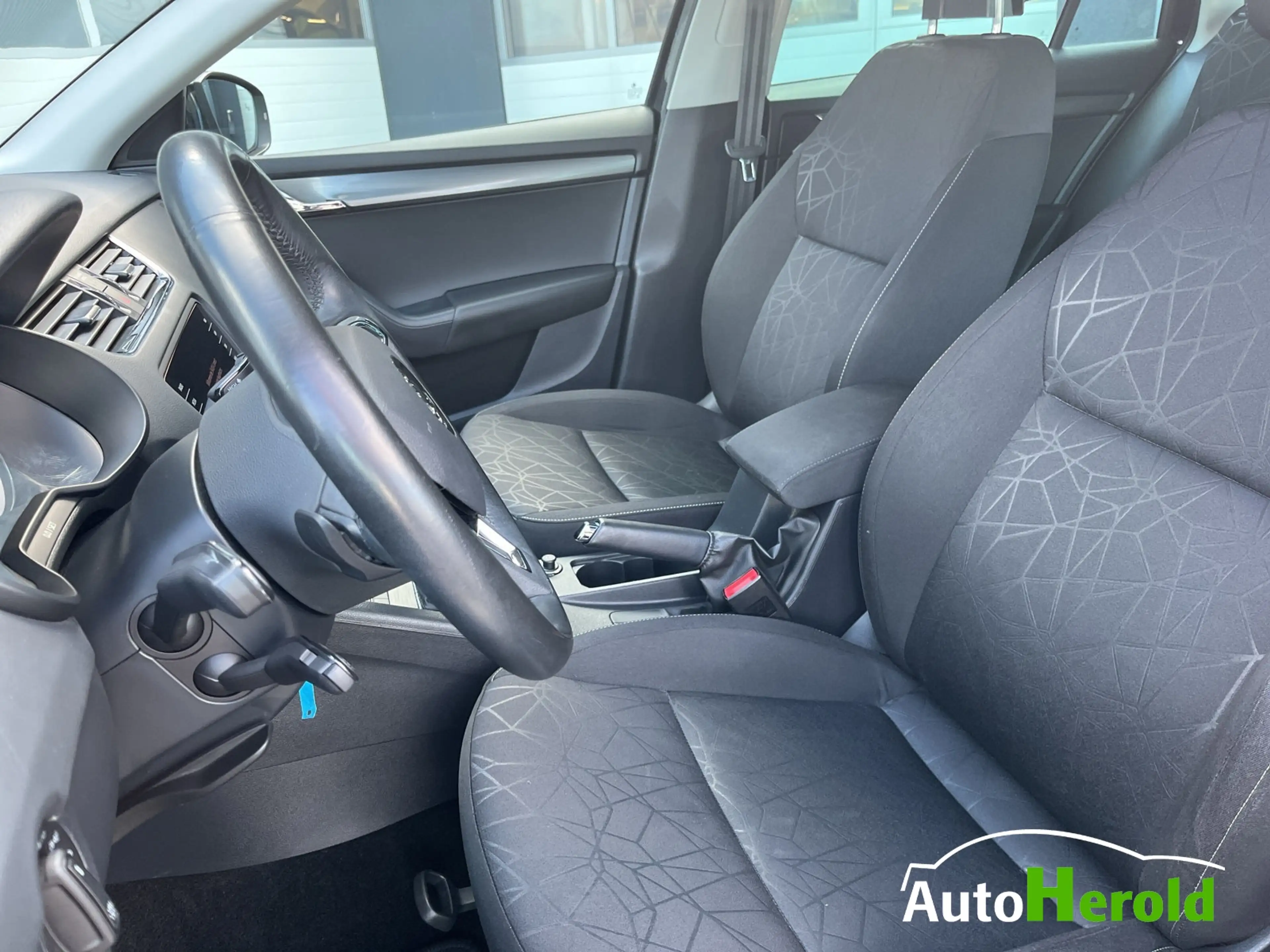 Skoda Octavia Combi 2,0l TSI DSG Clever — photo 12