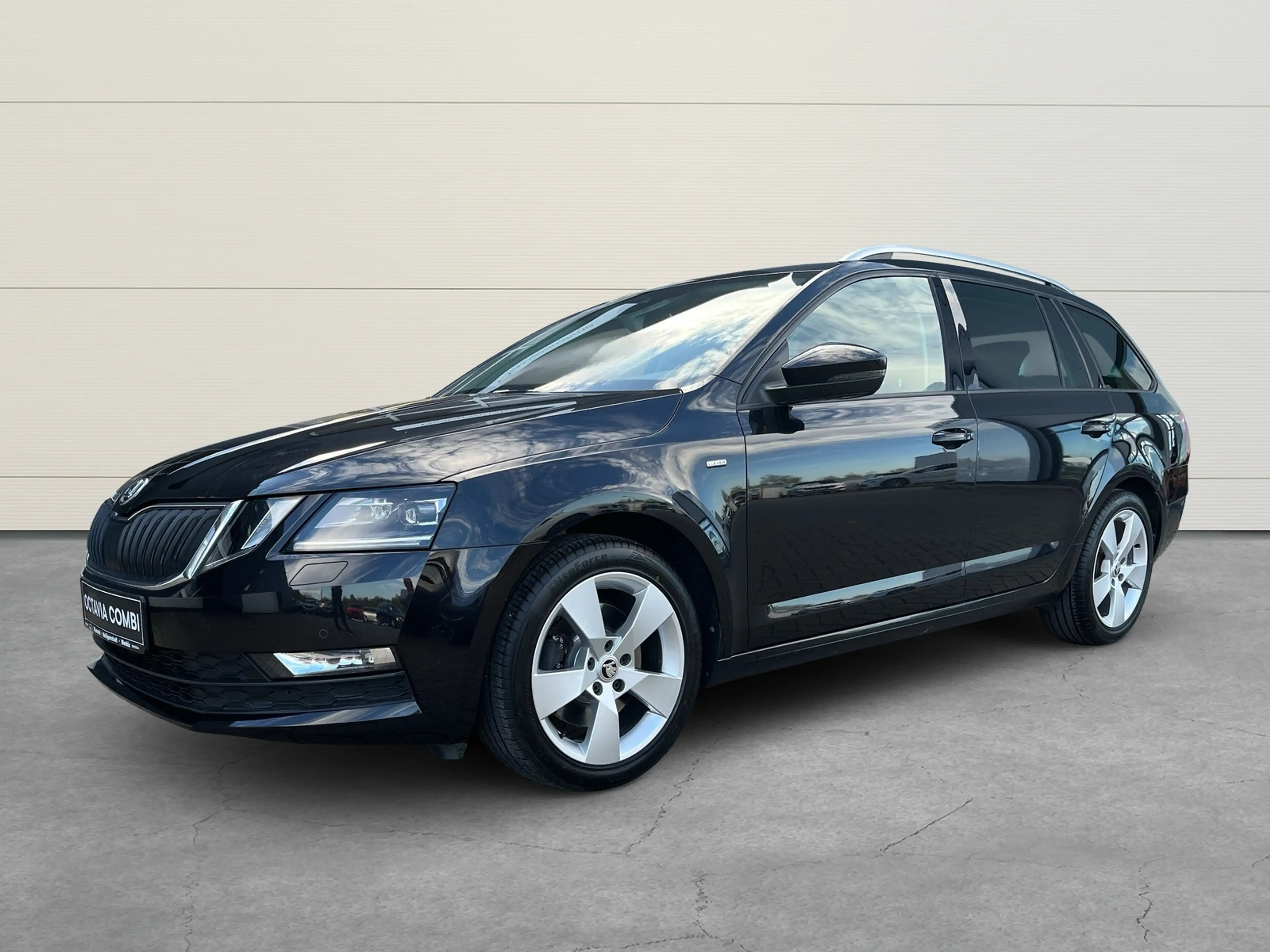 Skoda Octavia Combi 2,0l TSI DSG Clever — photo 2