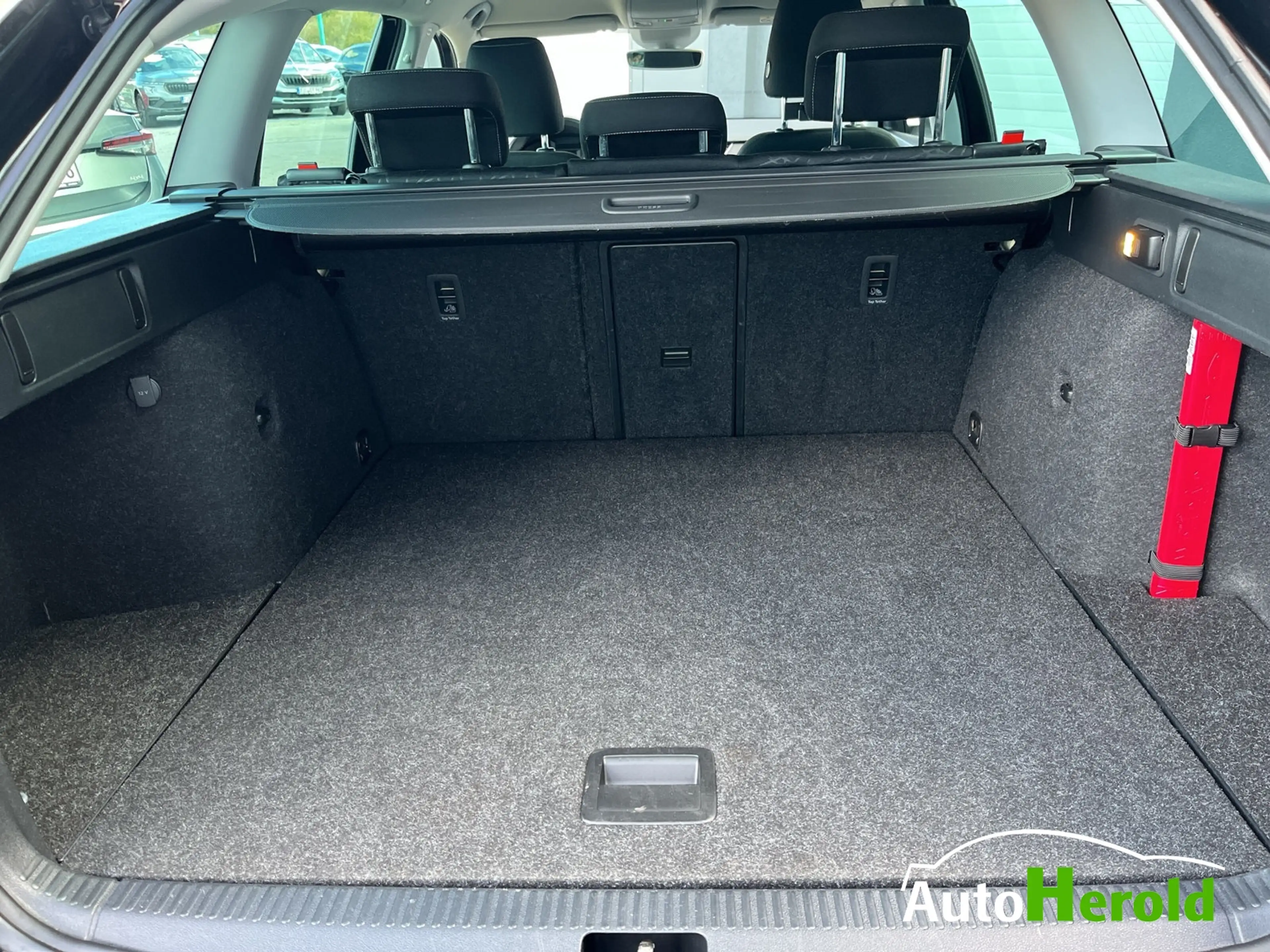 Skoda Octavia Combi 2,0l TSI DSG Clever — photo 8