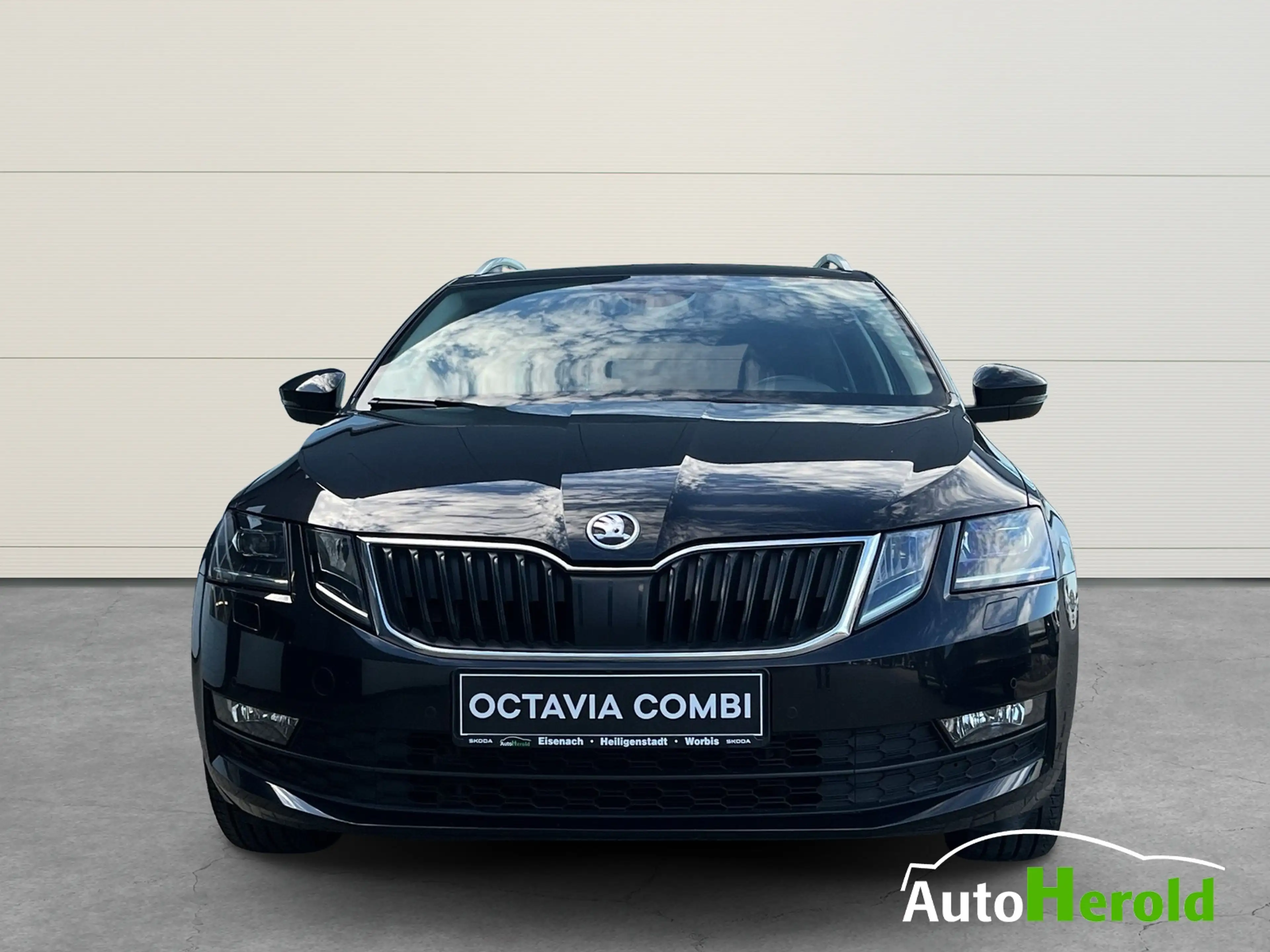 Skoda Octavia Combi 2,0l TSI DSG Clever — photo 3
