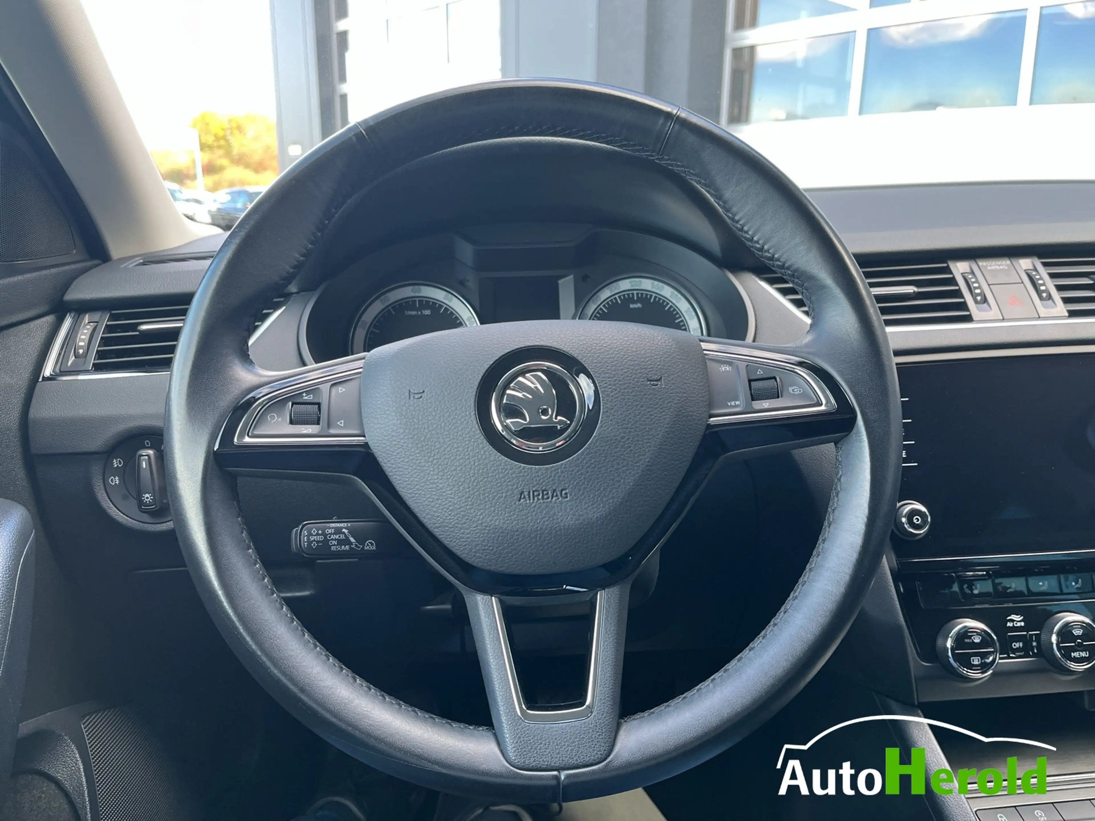 Skoda Octavia Combi 2,0l TSI DSG Clever — photo 14