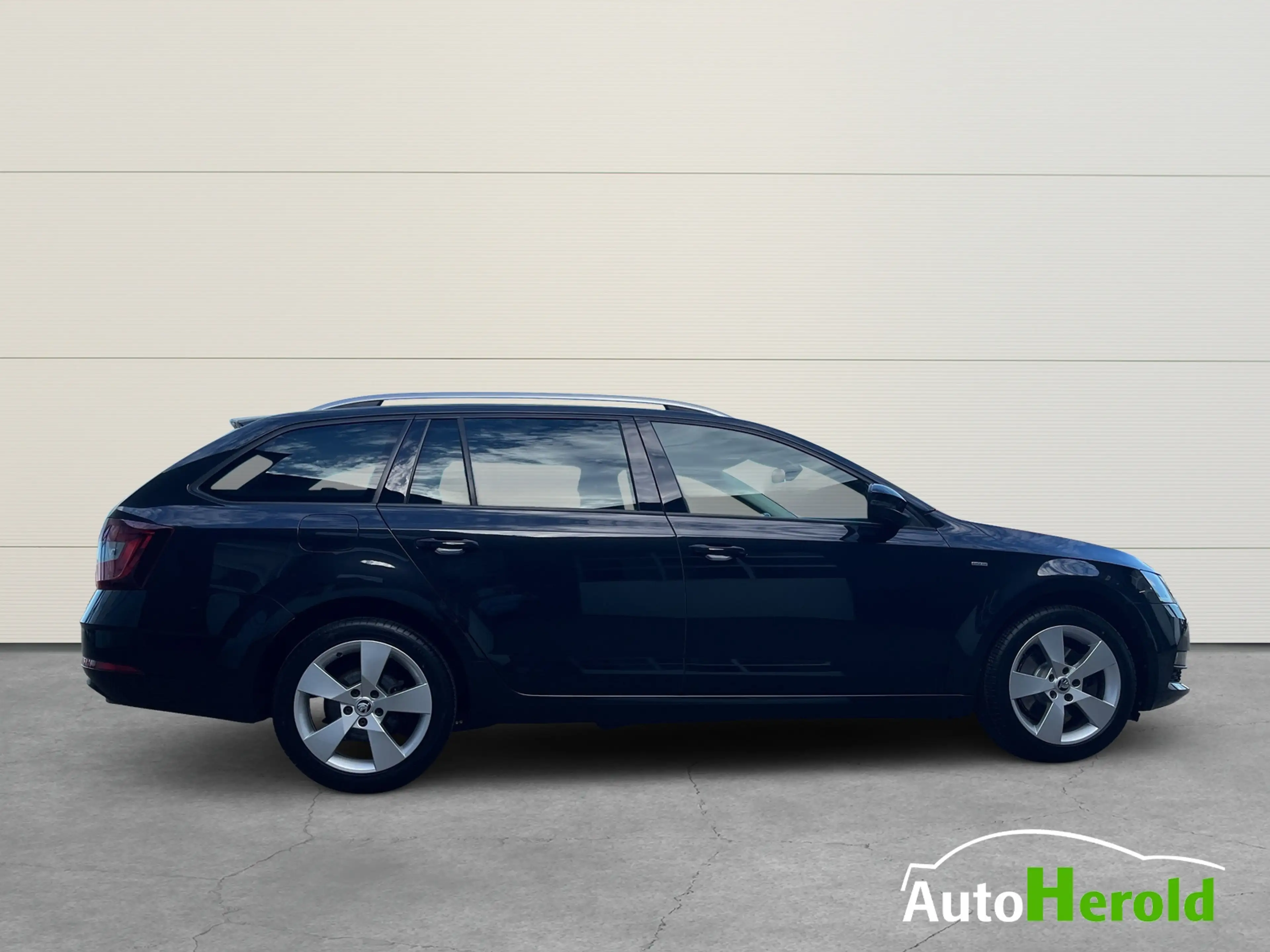Skoda Octavia Combi 2,0l TSI DSG Clever — photo 10