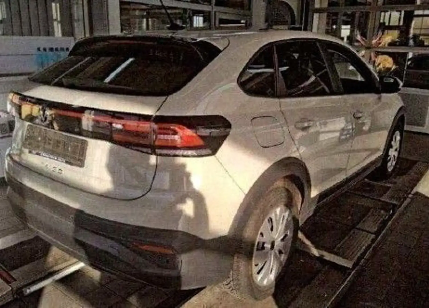 Volkswagen Taigo 1.0 TSI OPF Grau - 2