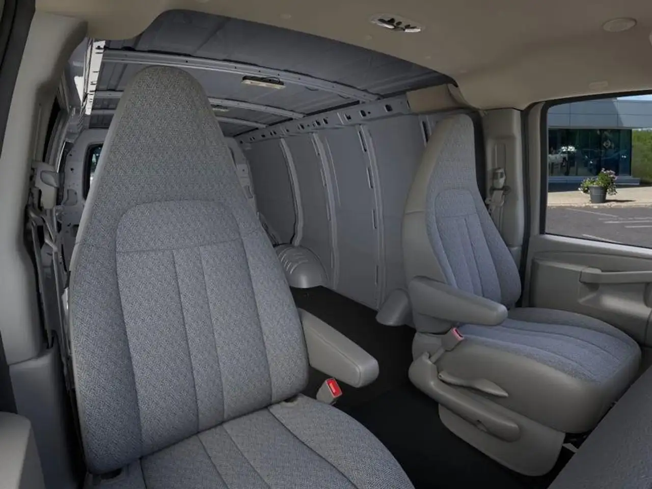 GMC Savana снимка GMC Savana