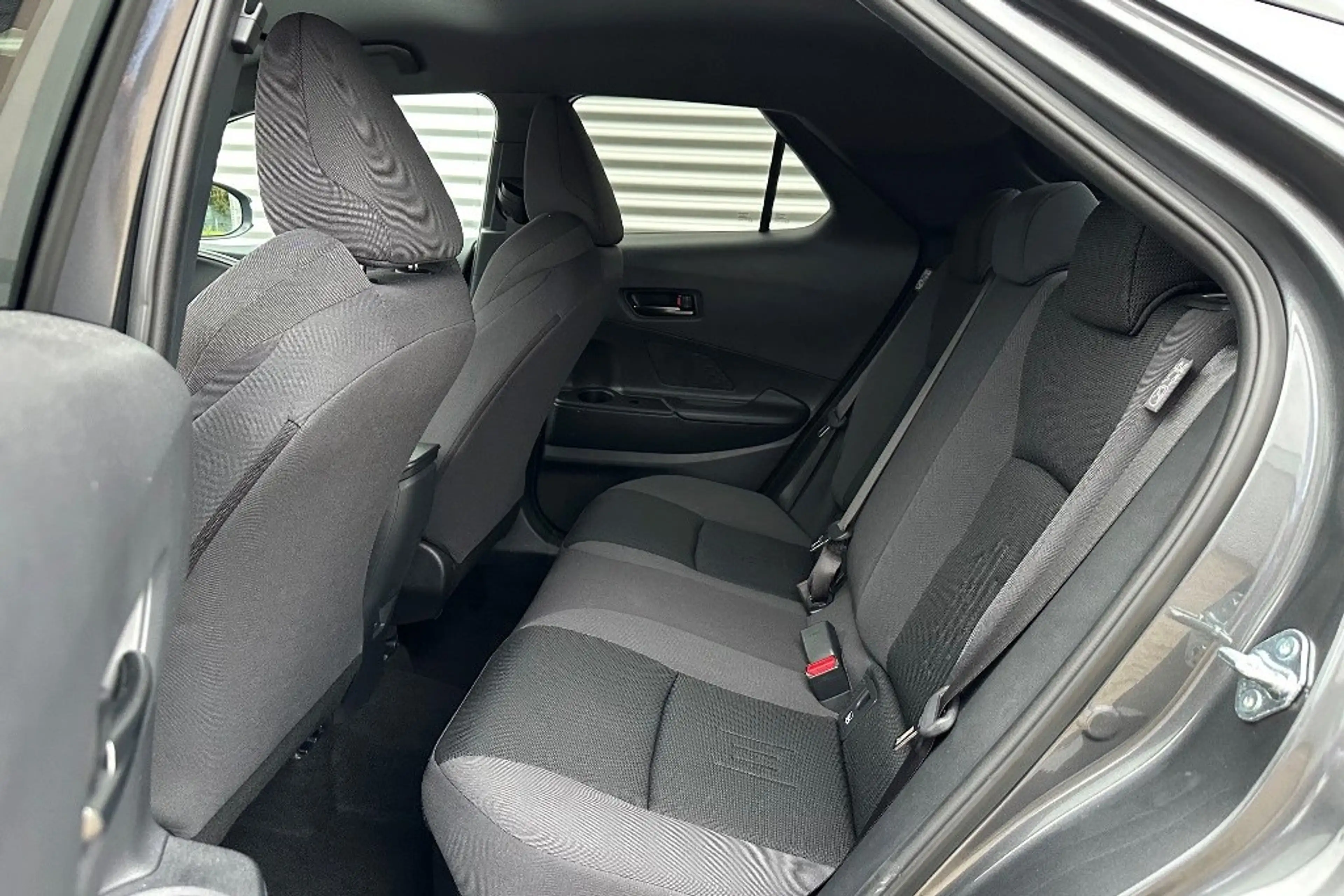 Toyota C-HR 1.8 Hybrid 140 Dynamic — photo 19