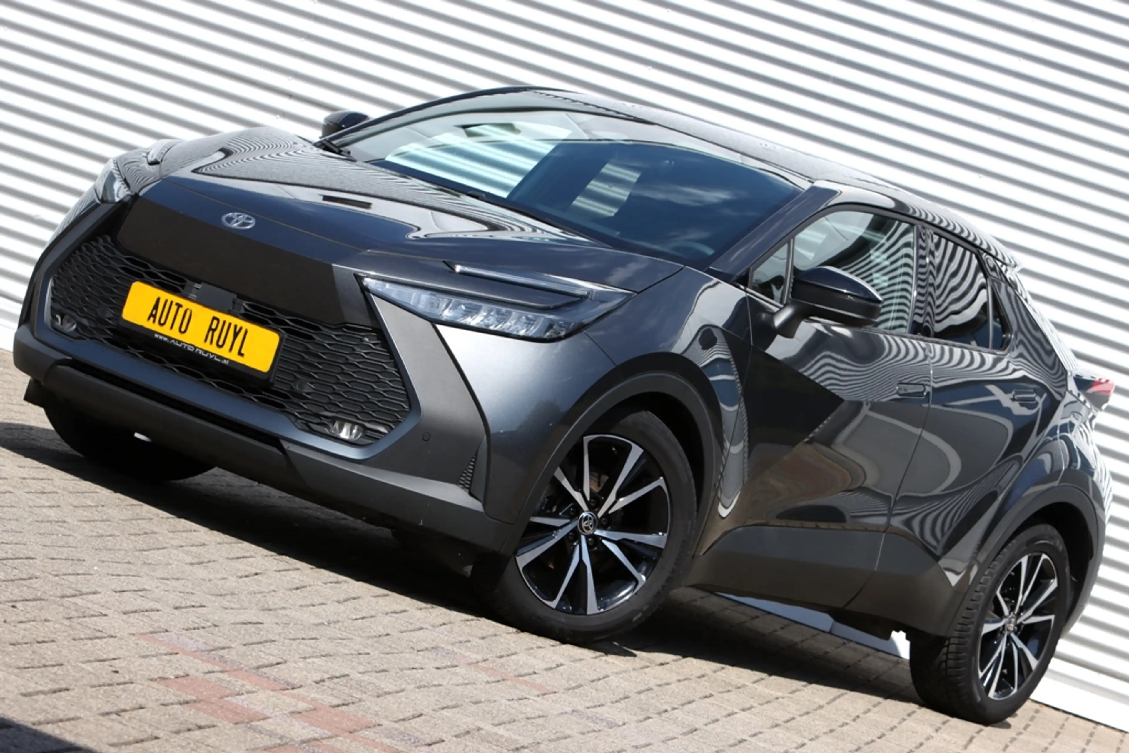 Toyota C-HR 1.8 Hybrid 140 Dynamic — photo 11