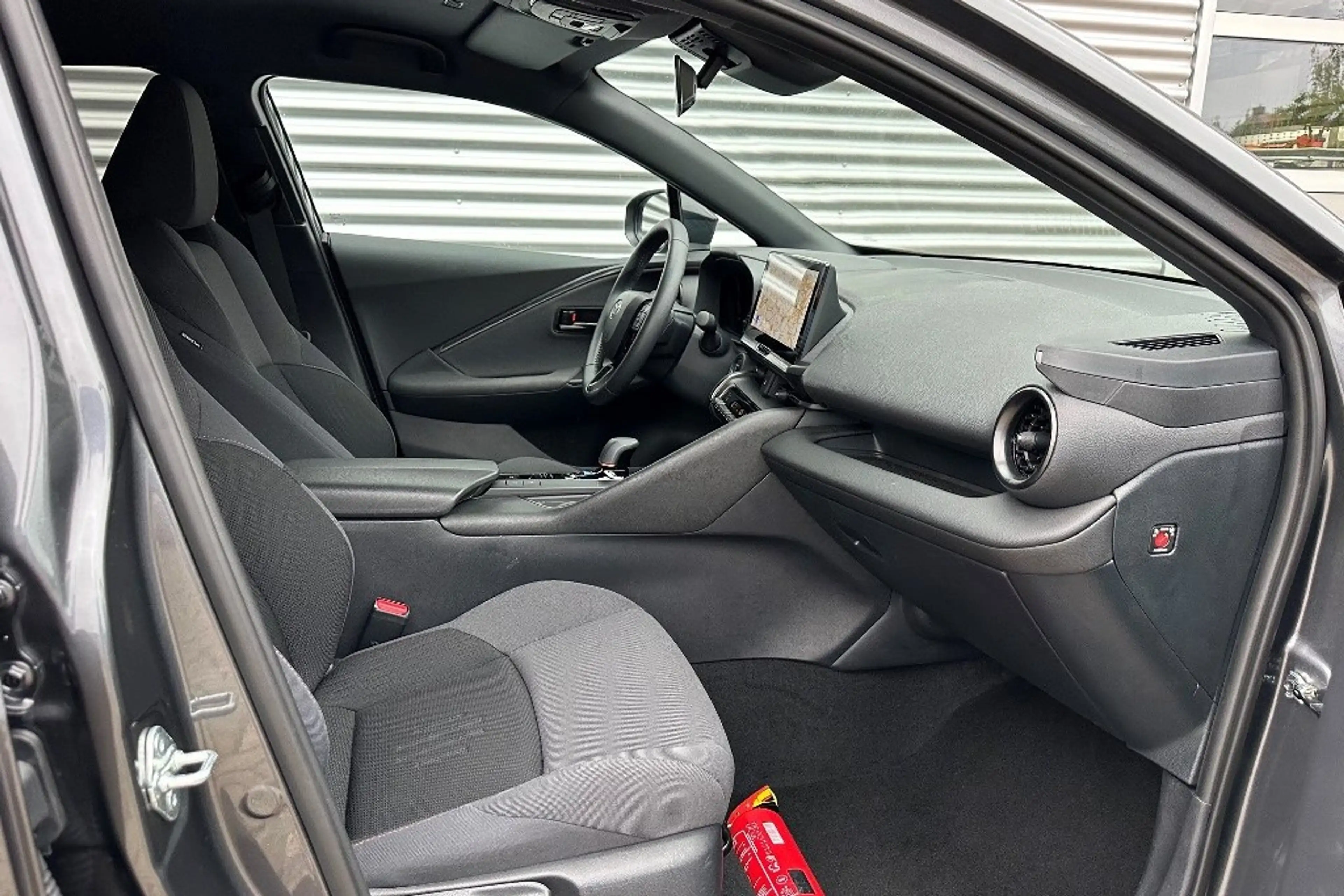 Toyota C-HR 1.8 Hybrid 140 Dynamic — photo 4