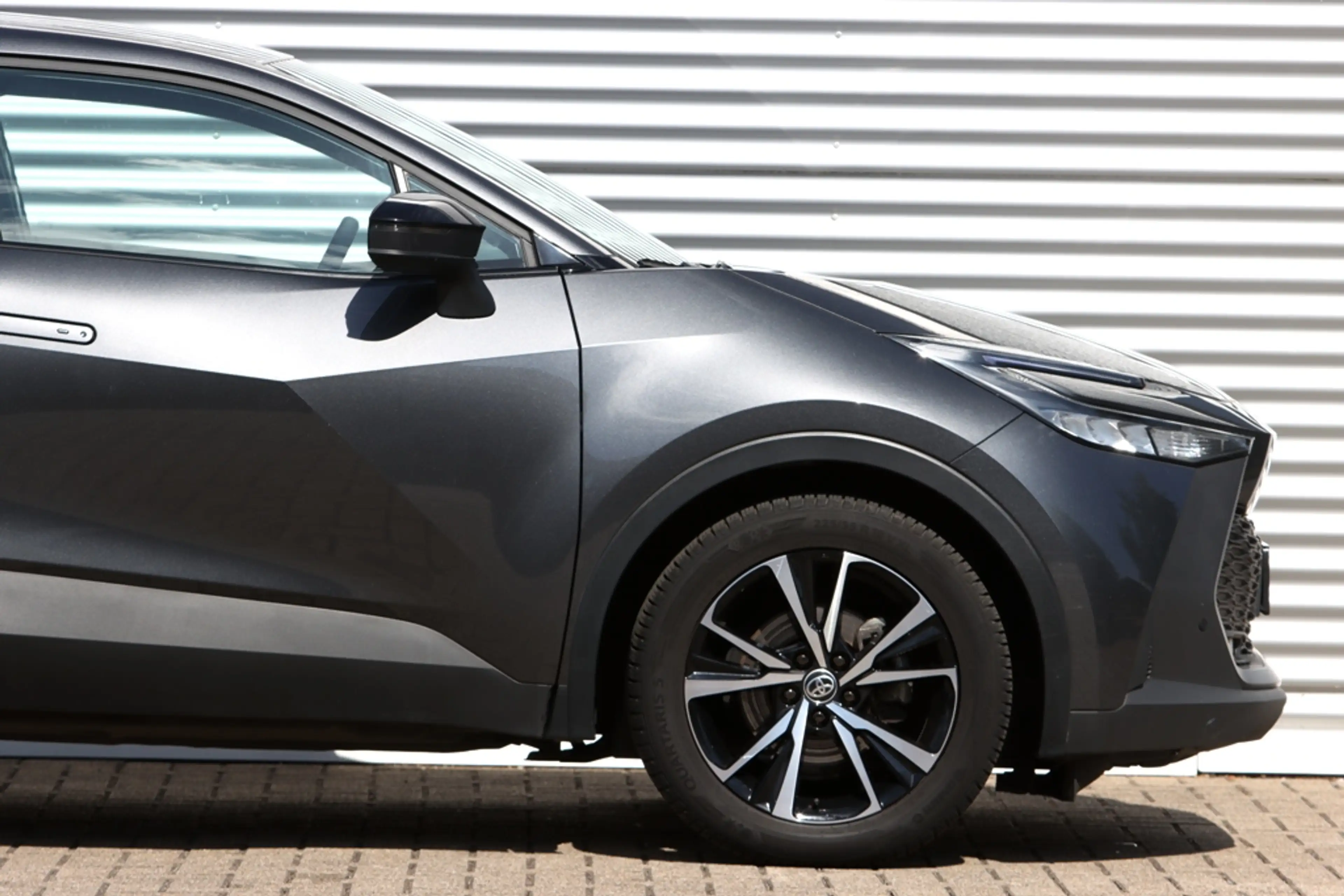 Toyota C-HR 1.8 Hybrid 140 Dynamic — photo 8
