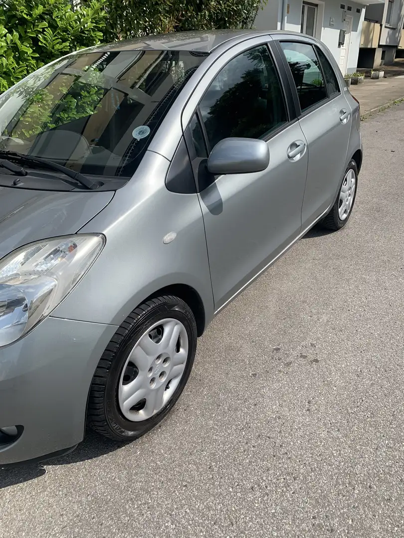 Toyota Yaris 1.3 VVT-i Team - 1