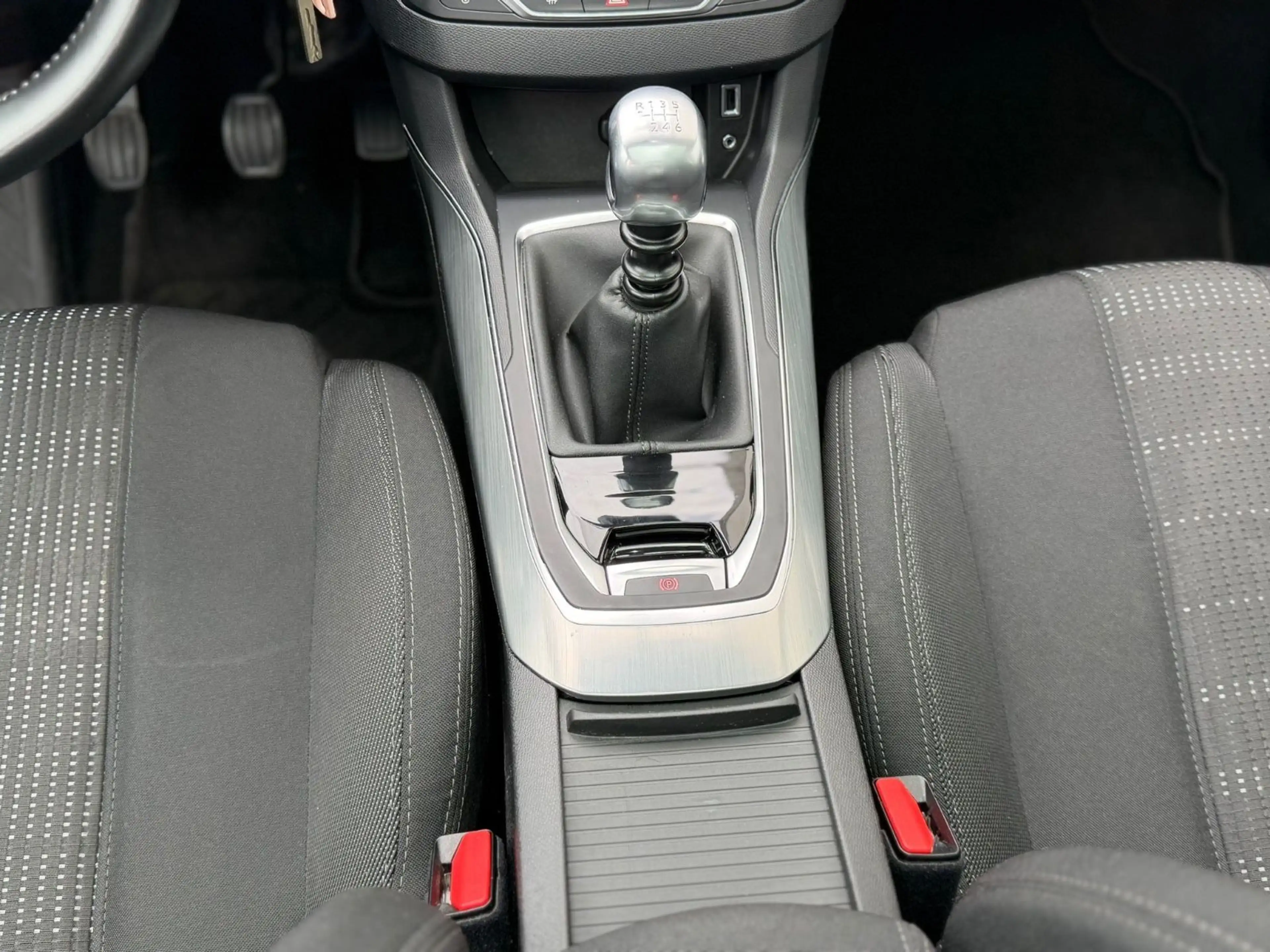 Peugeot 308 Sport — photo 10