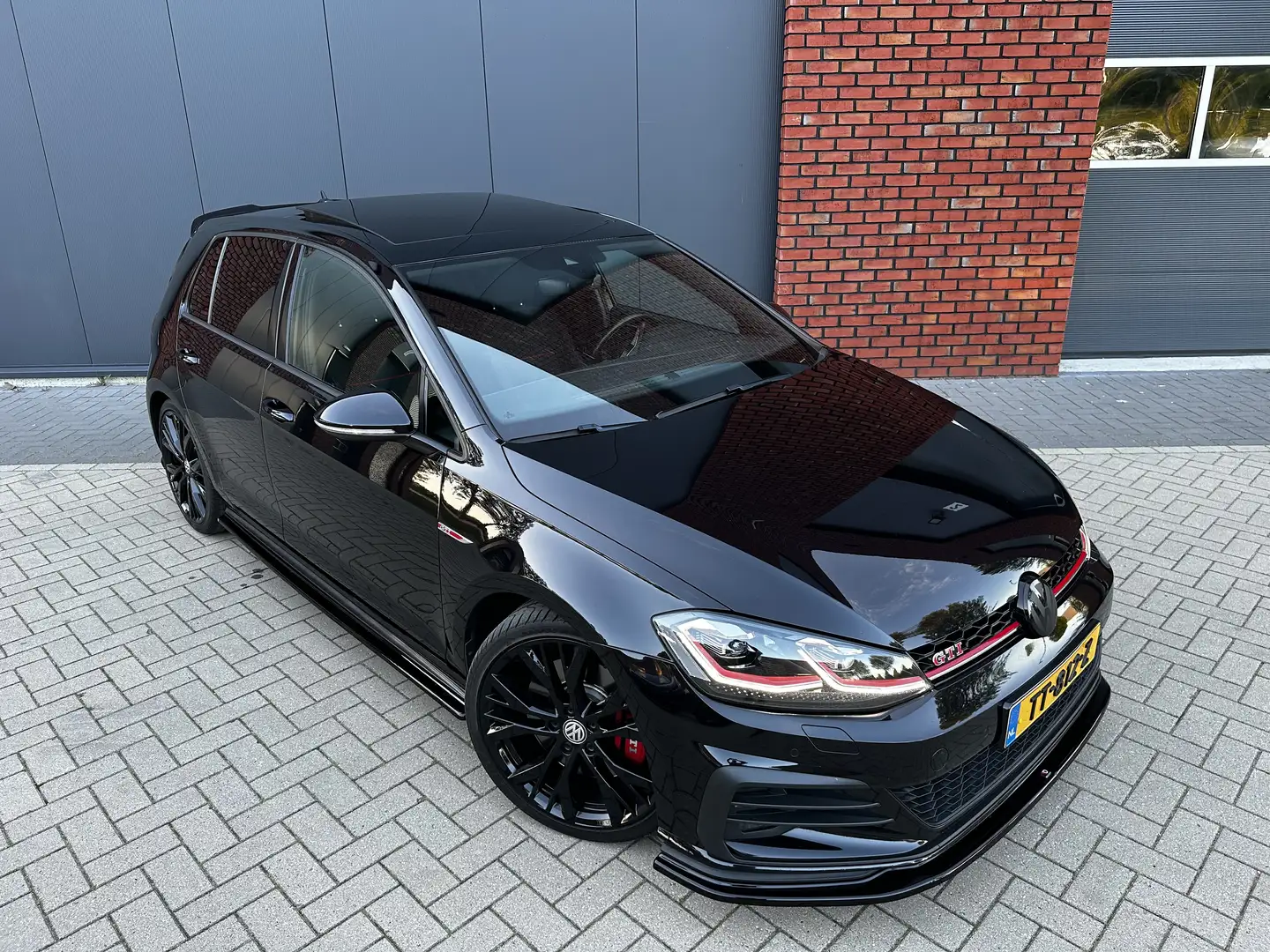 Volkswagen Golf 2.0 TSI GTI Performance Zwart - 1
