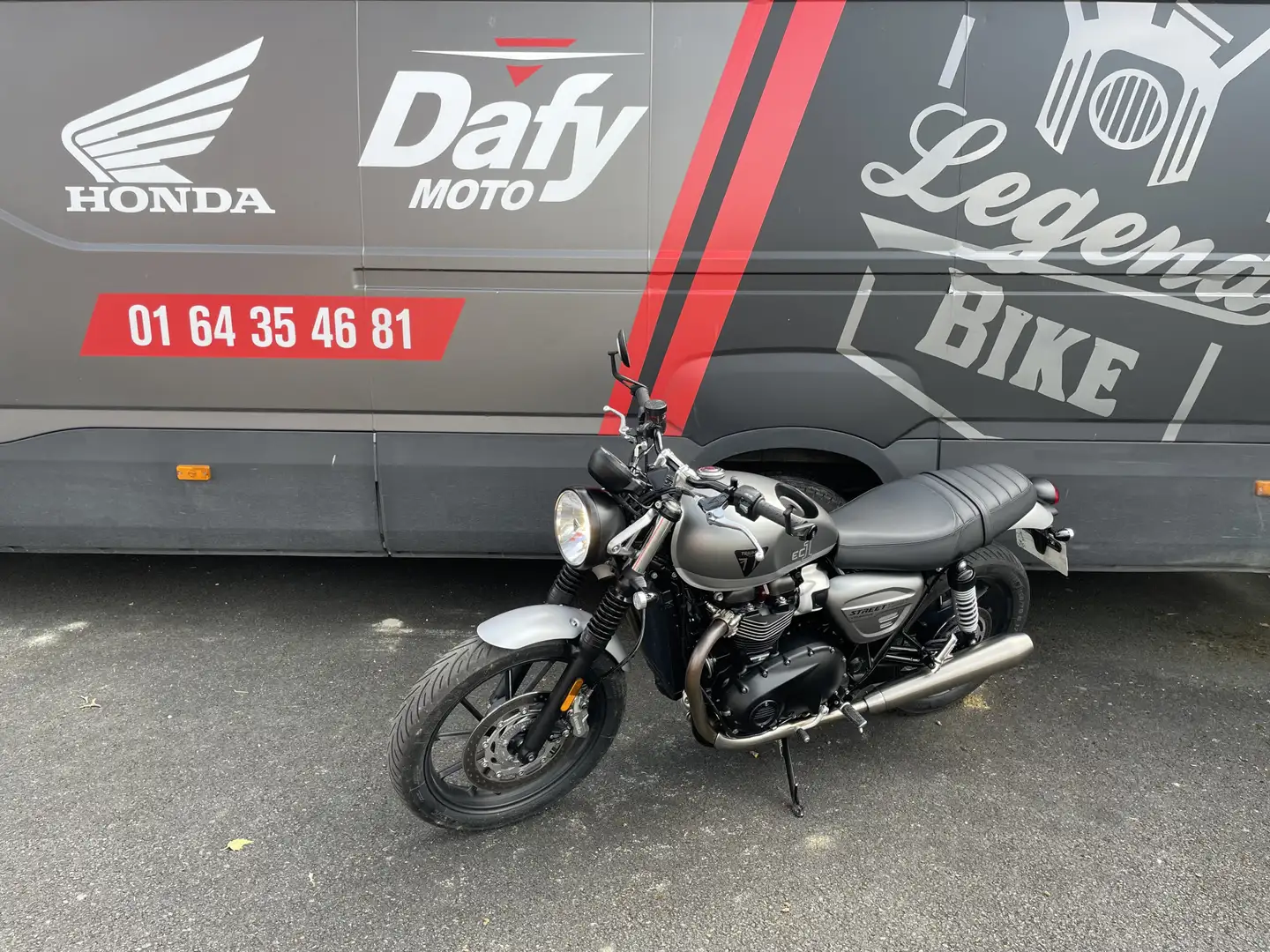 Triumph Street Twin - 1