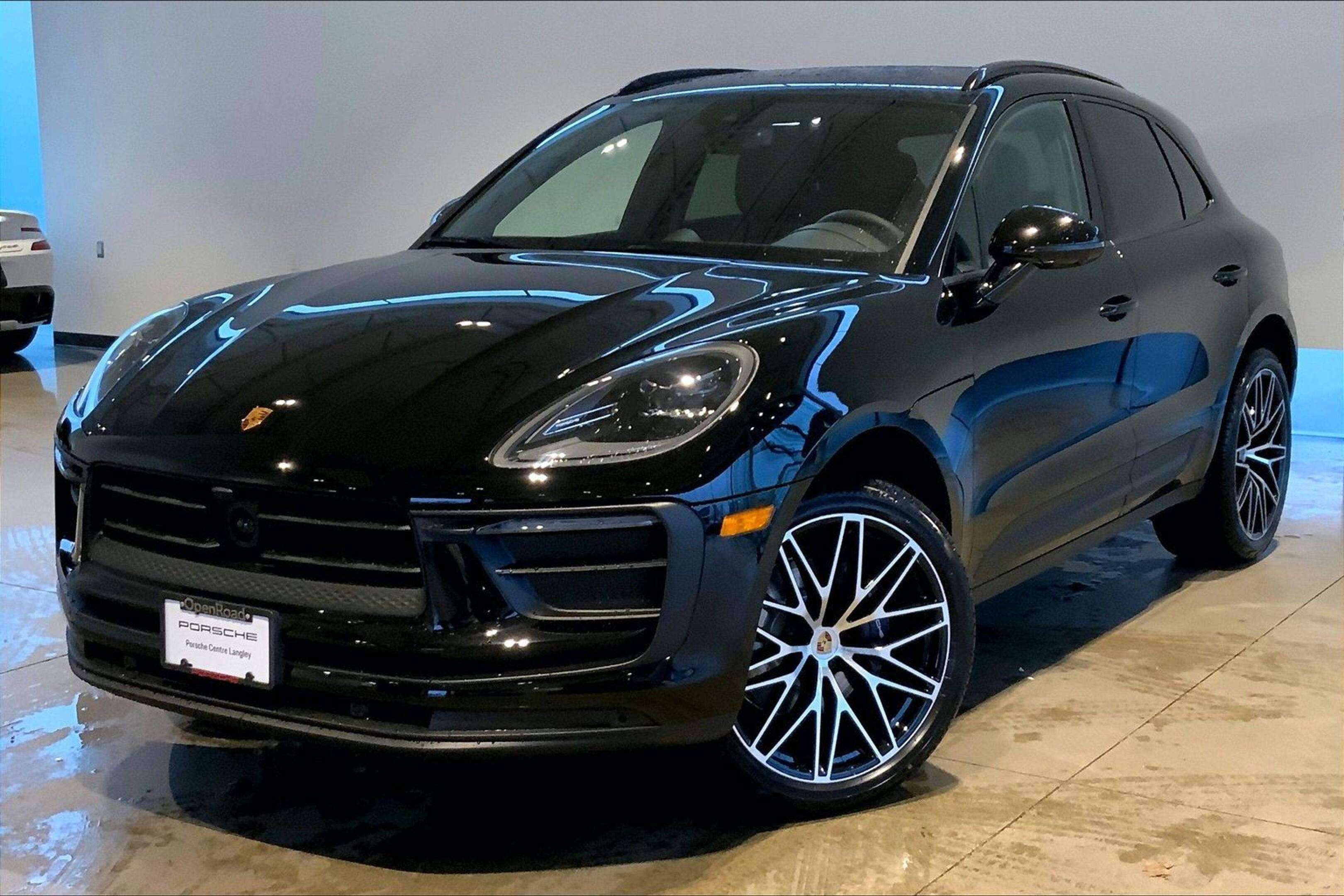 2026 Porsche Macan Demo w/ Prem Plus Pkg, Sport Chrono, CPO!